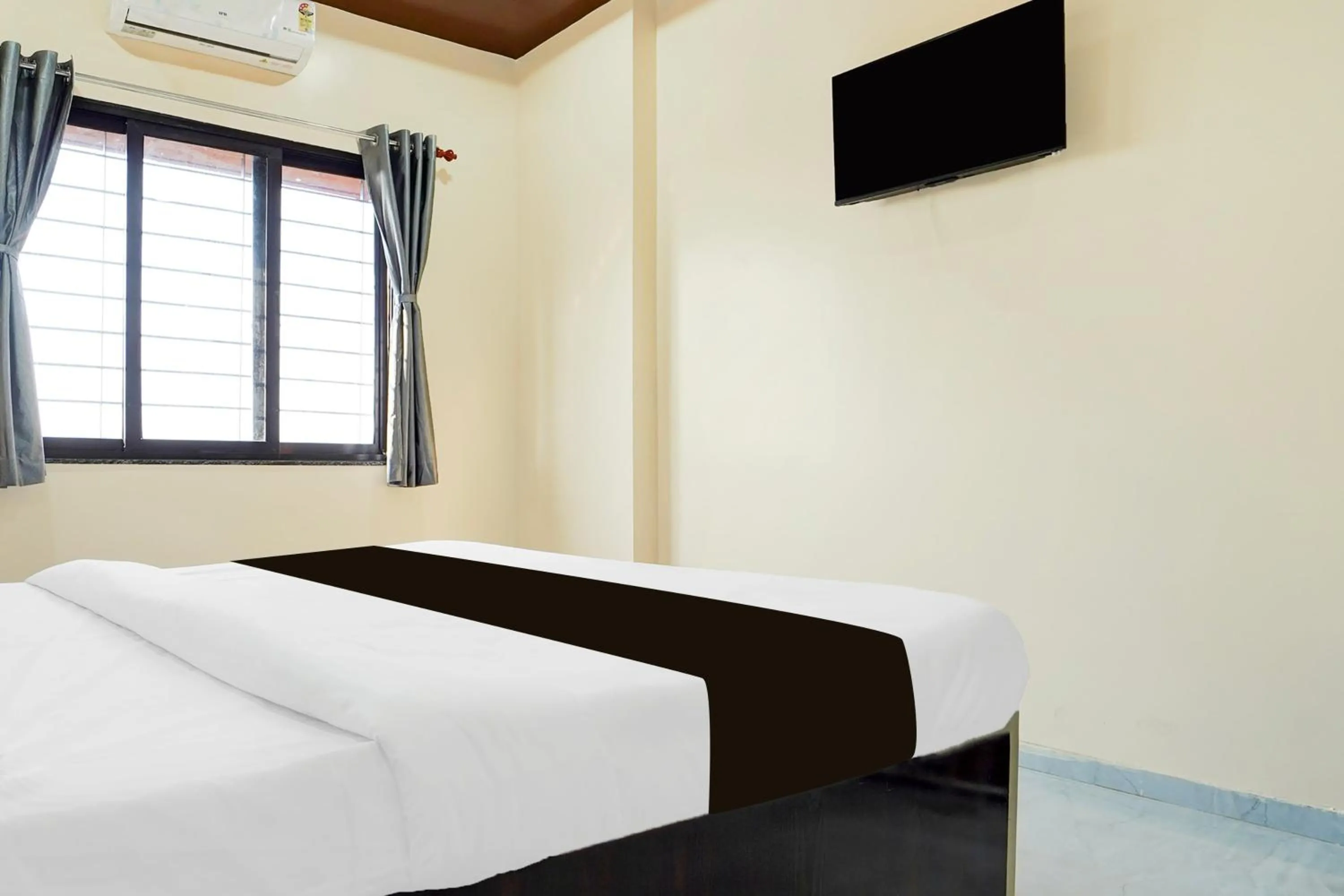 Bedroom, Bed in Super Hotel O Dabha Hilltop