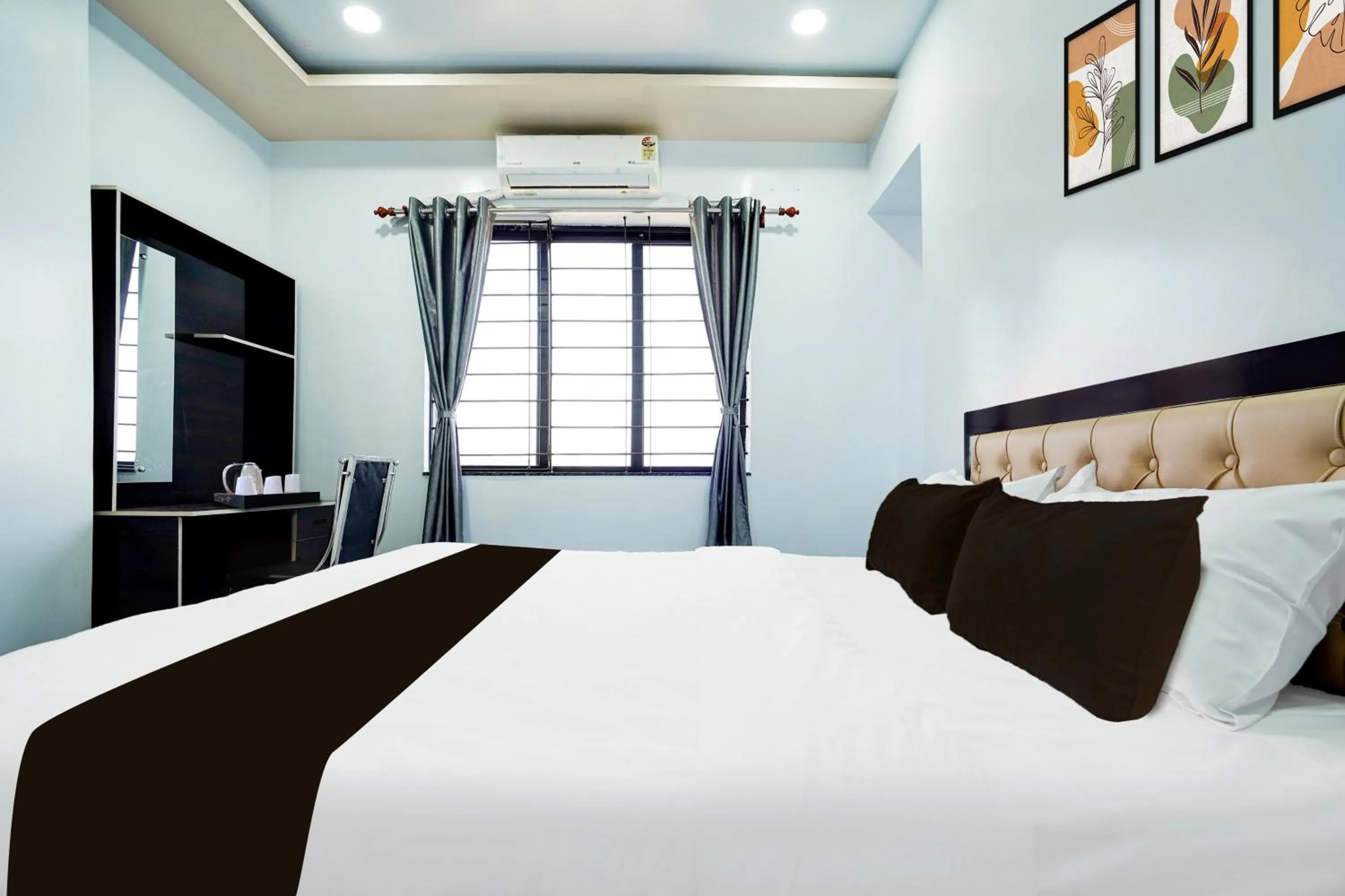 Bedroom, Bed in Super Hotel O Dabha Hilltop