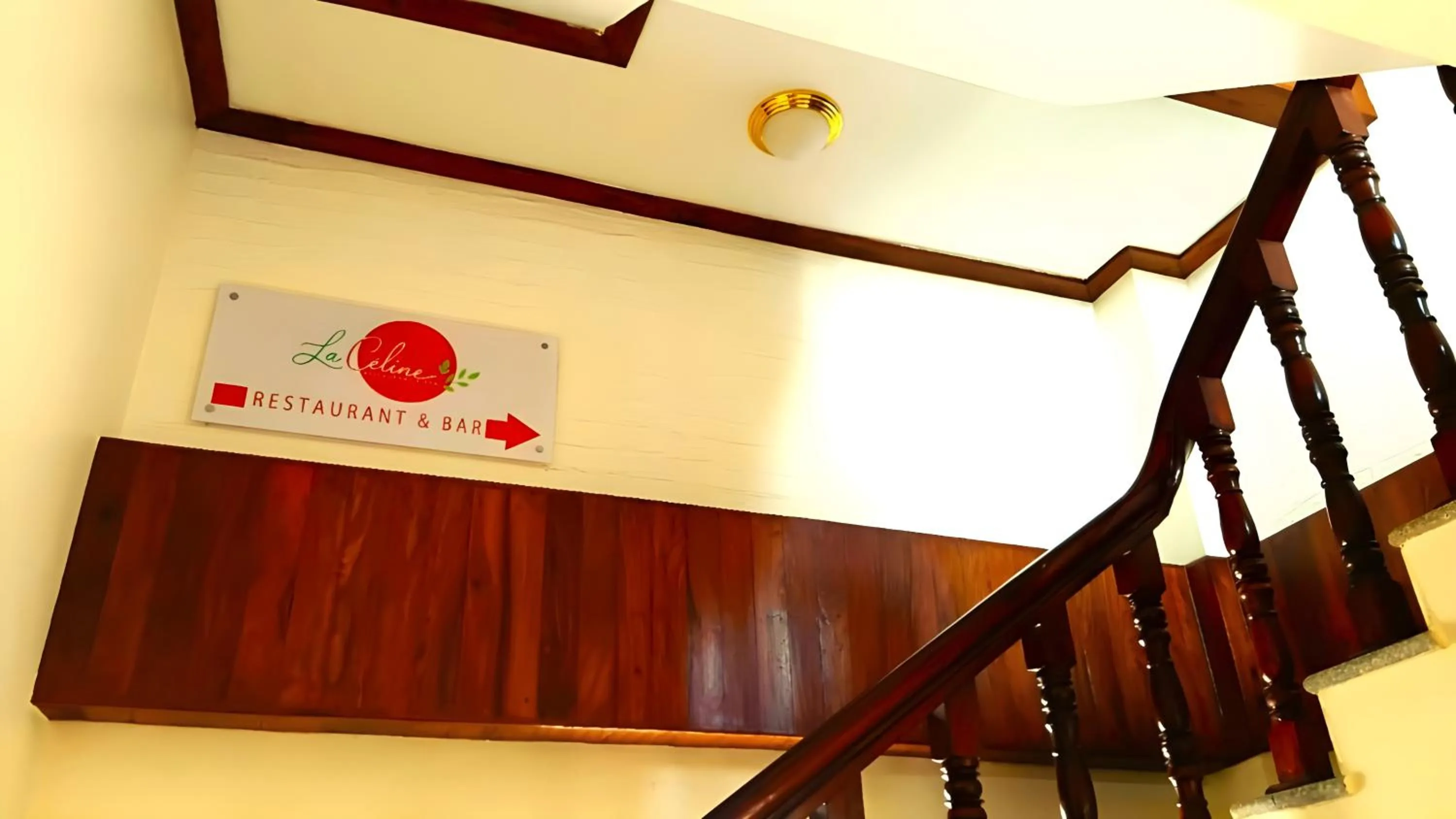 Restaurant/places to eat in Hotel Sherpani