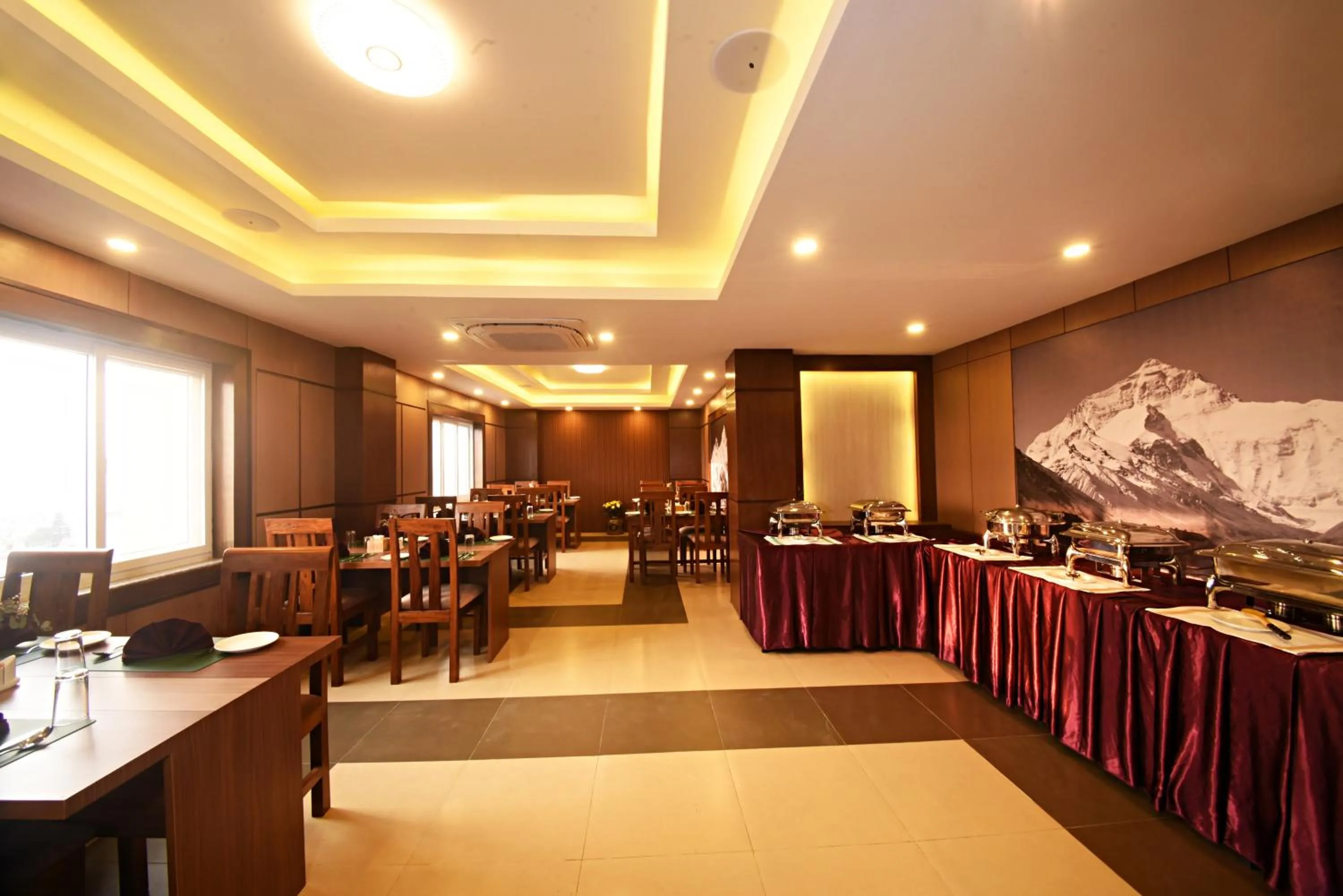 Restaurant/places to eat in Hotel Sherpani