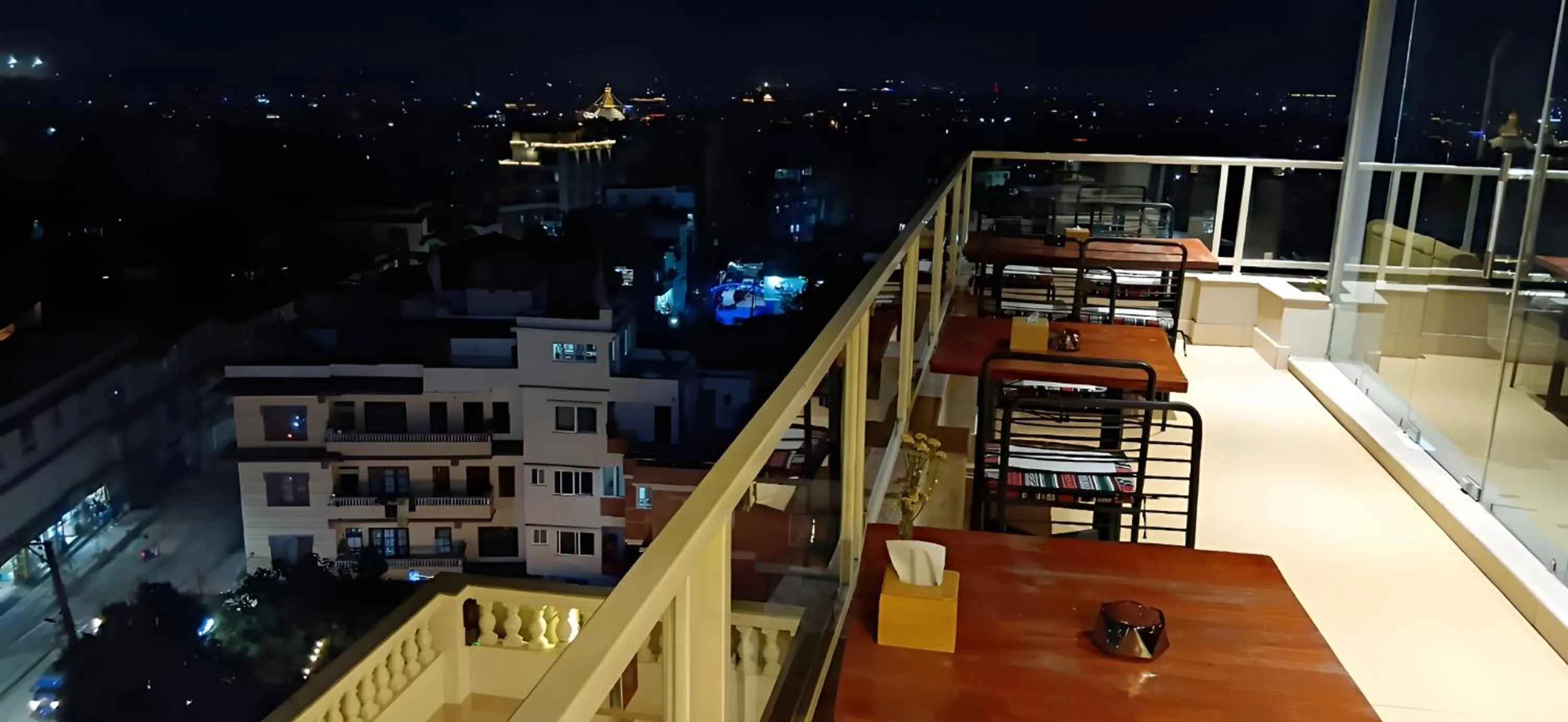 Restaurant/places to eat in Hotel Sherpani