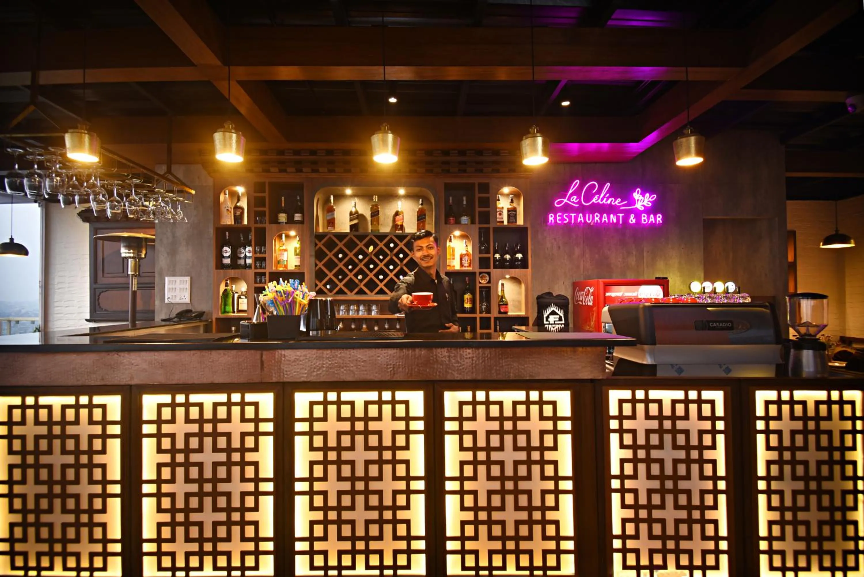 Restaurant/places to eat in Hotel Sherpani