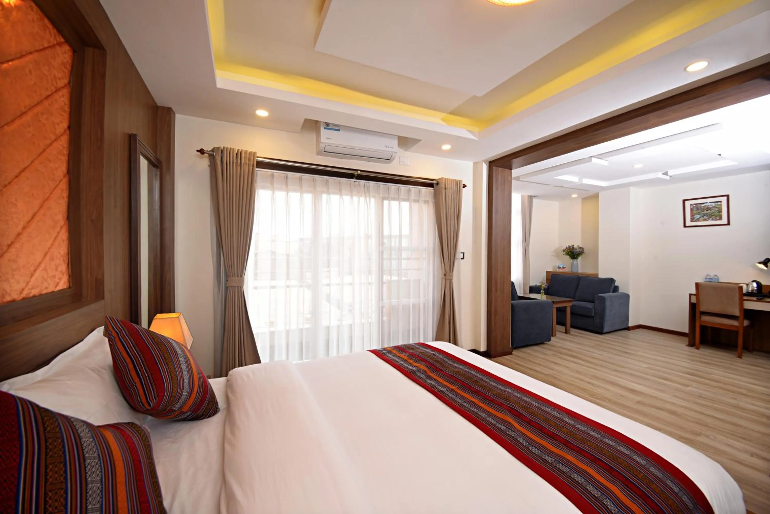 Bedroom, Bed in Hotel Sherpani