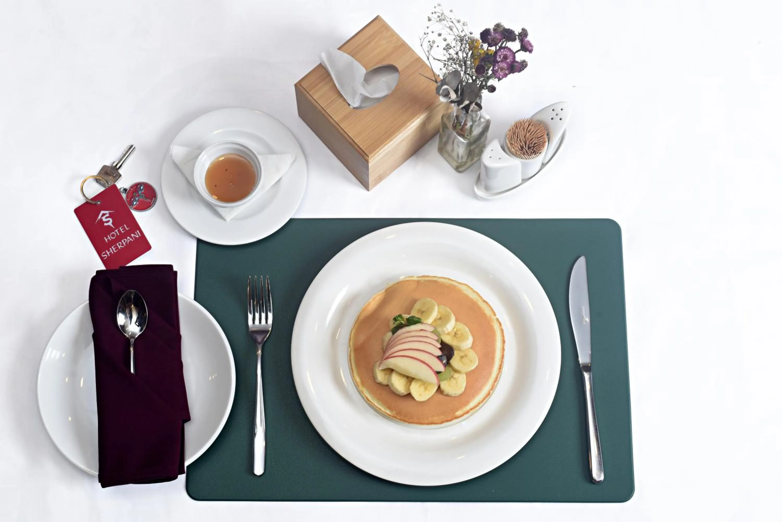 Restaurant/places to eat in Hotel Sherpani