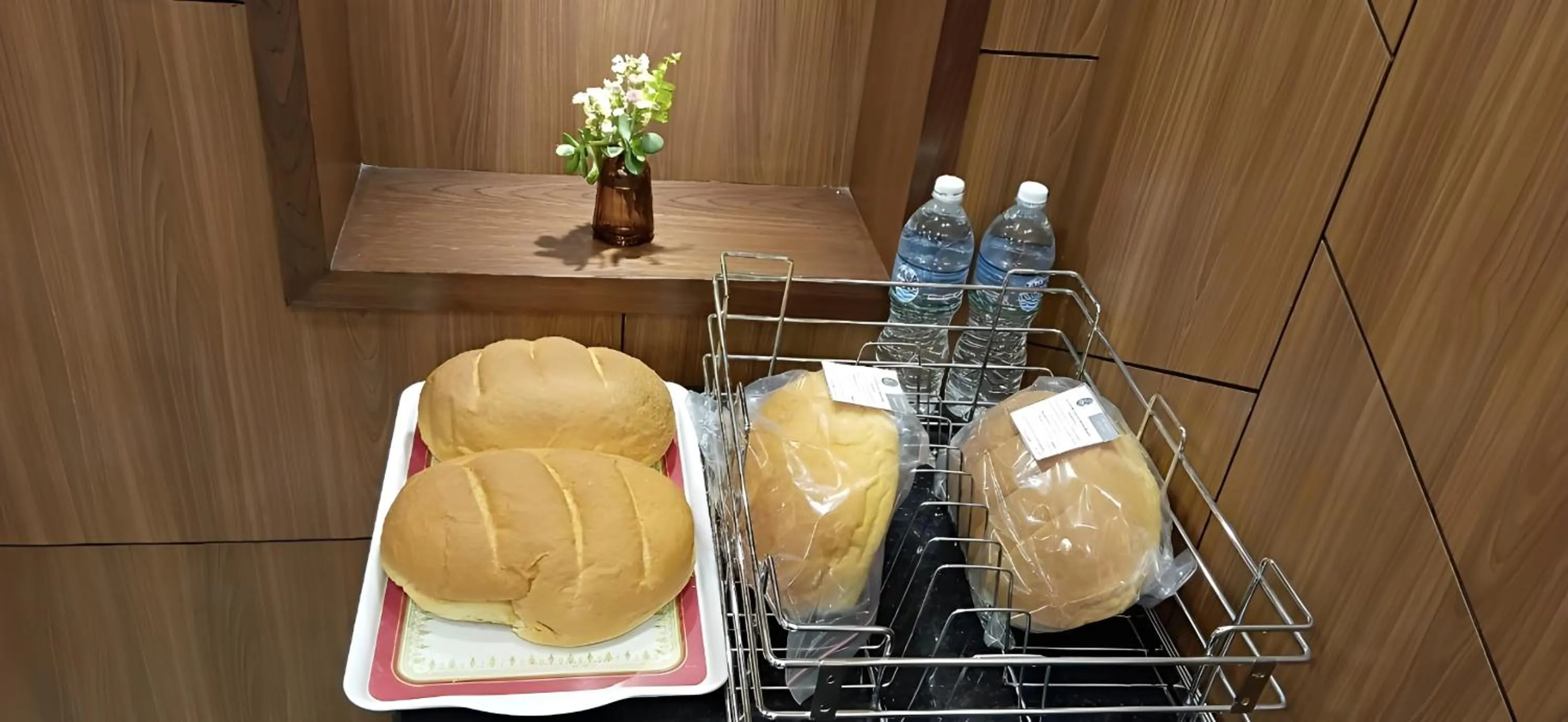 Restaurant/places to eat in Hotel Sherpani