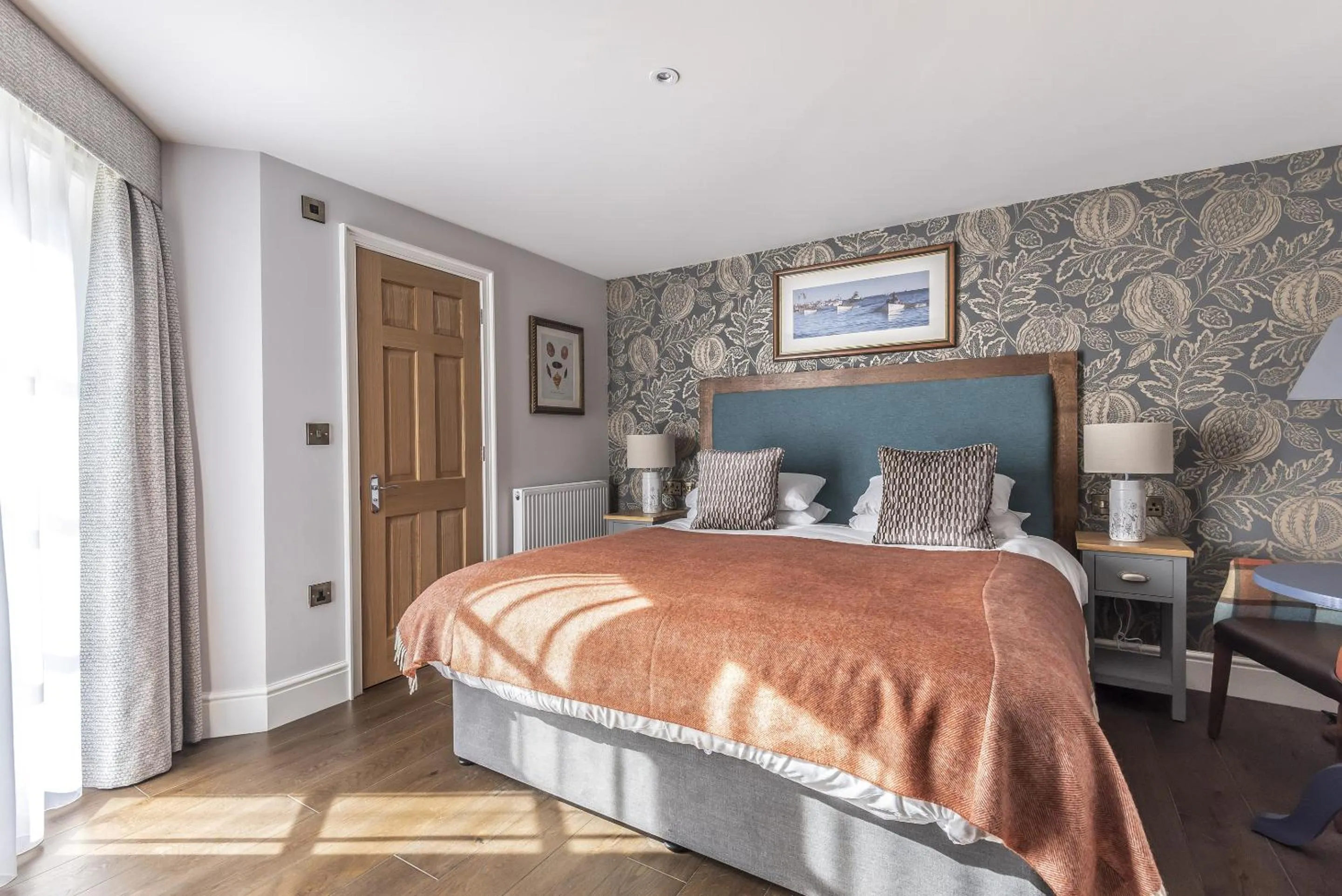 Bedroom, Bed in Cockhaven Arms