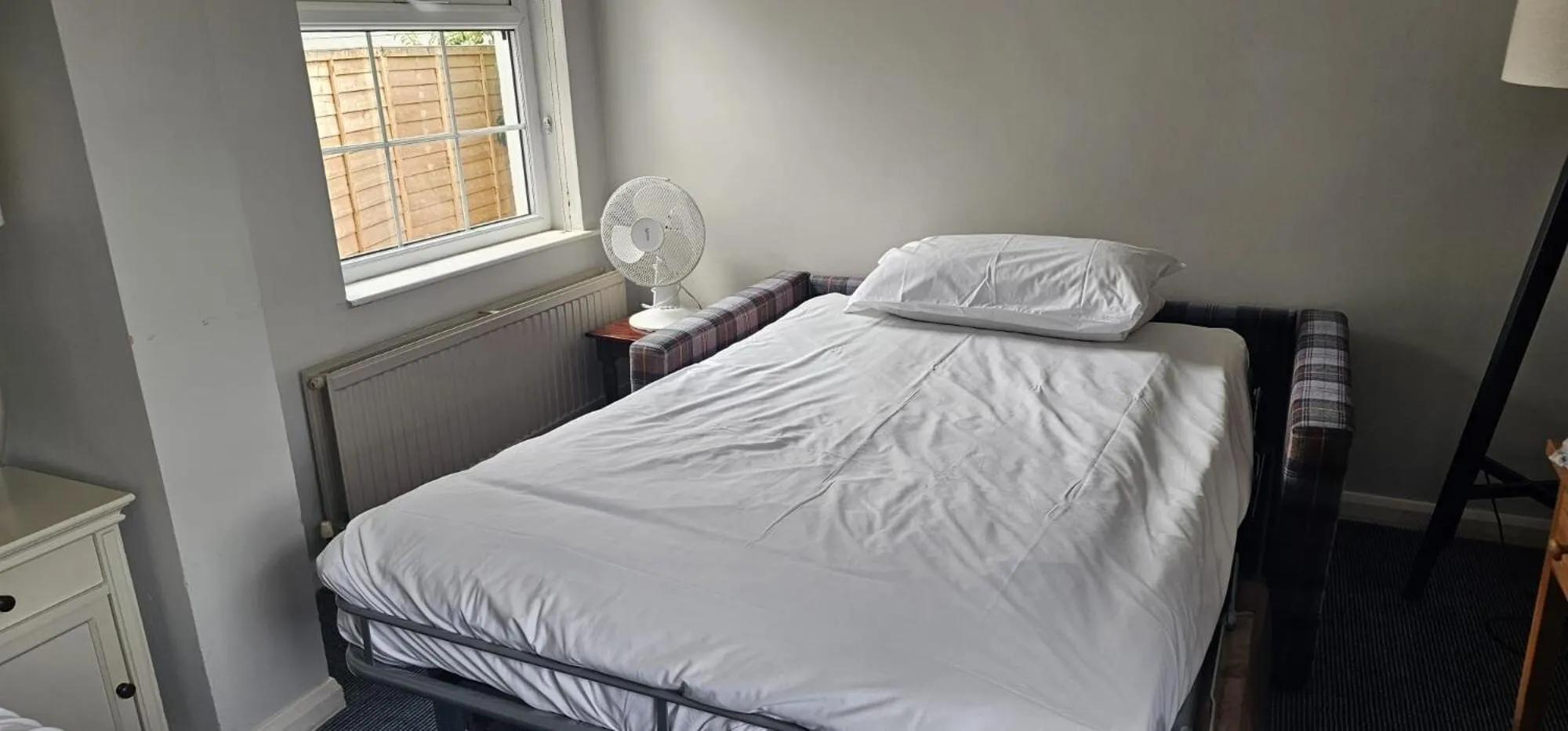 Beach, Bed in Cockhaven Arms