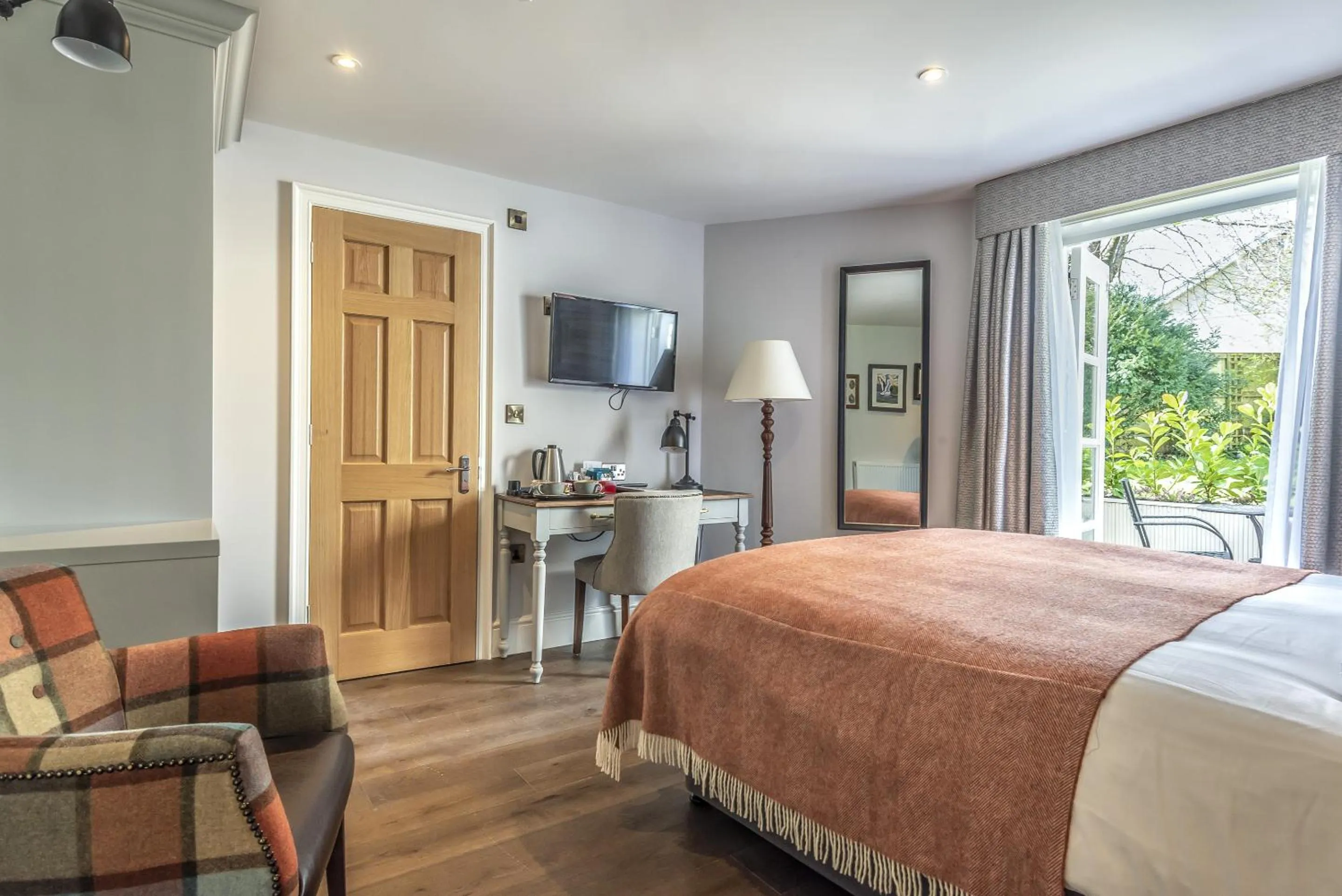 Bedroom, Bed in Cockhaven Arms