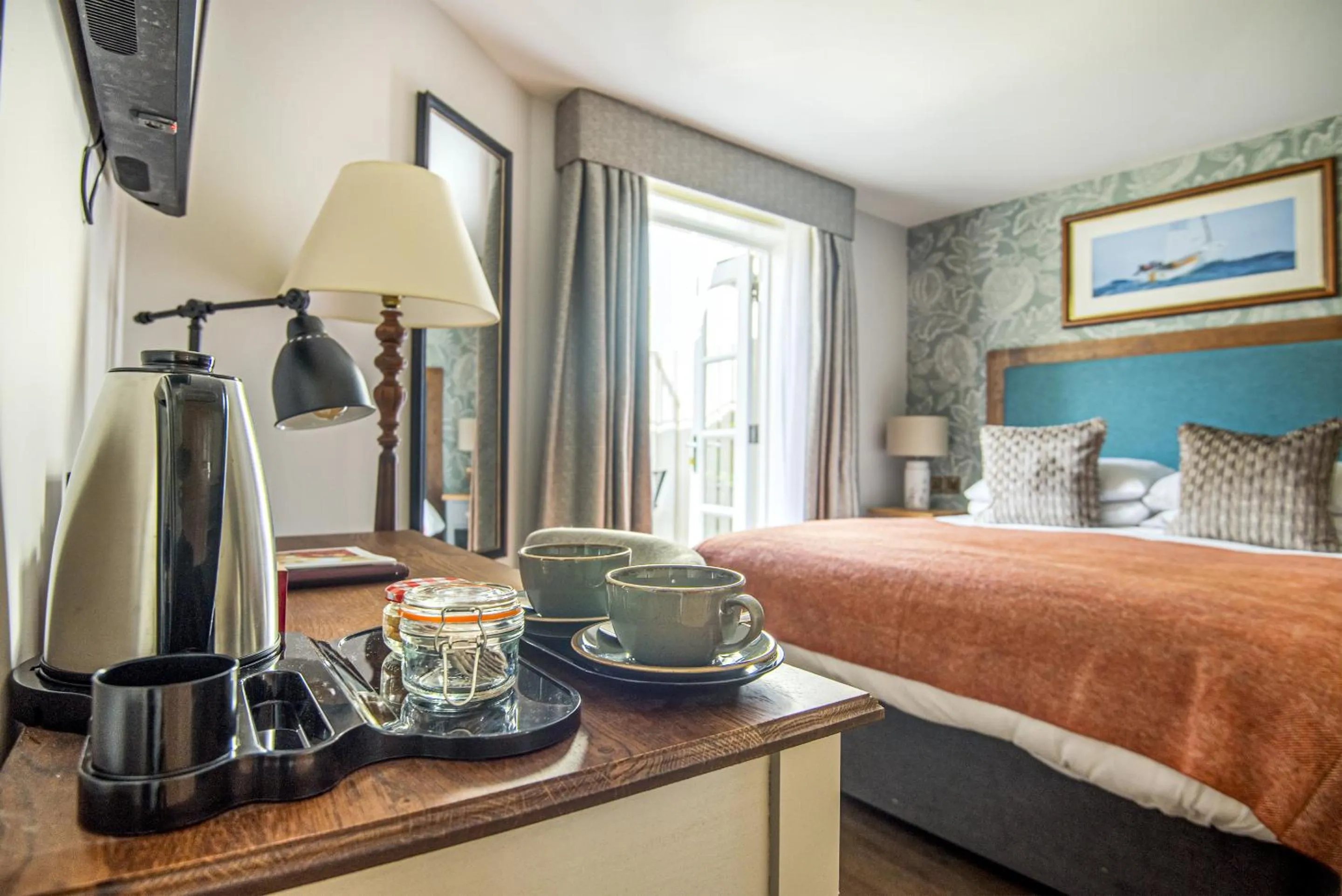 Bedroom, Bed in Cockhaven Arms