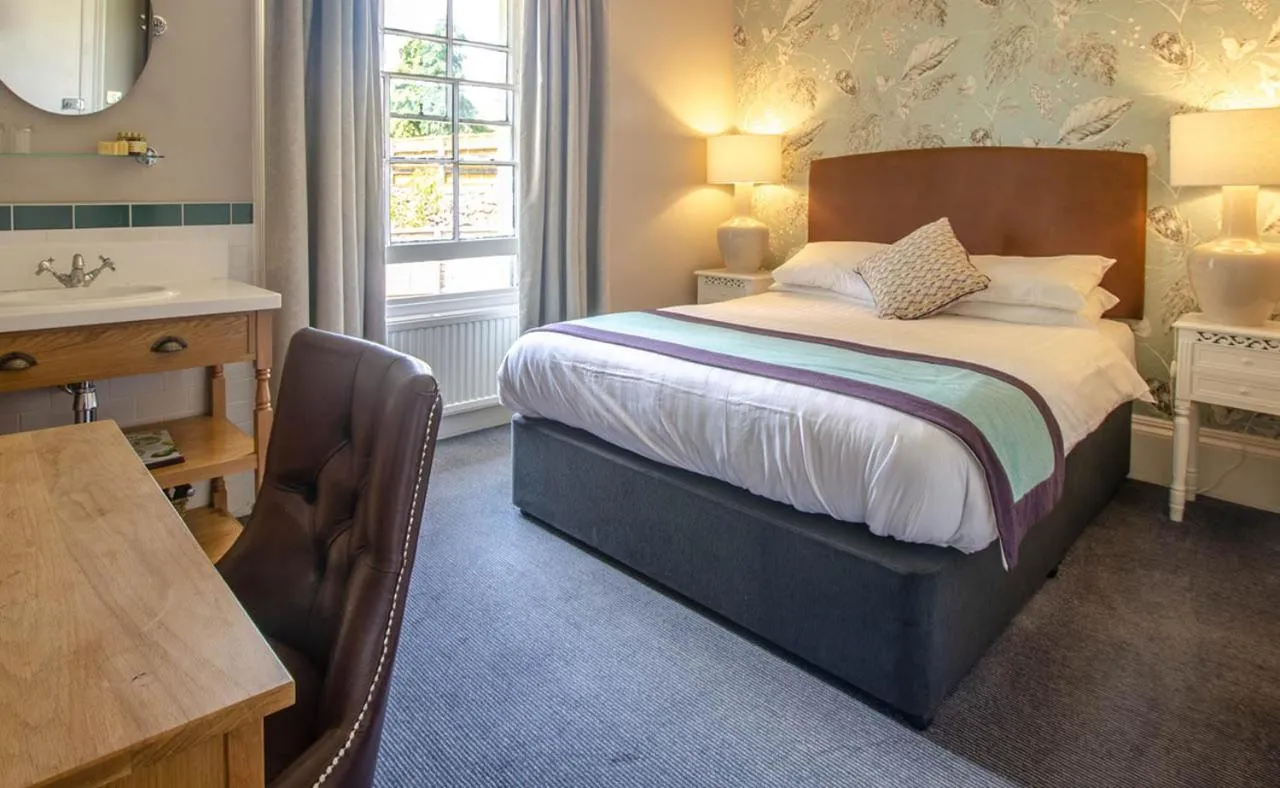 Bedroom, Bed in Cockhaven Arms