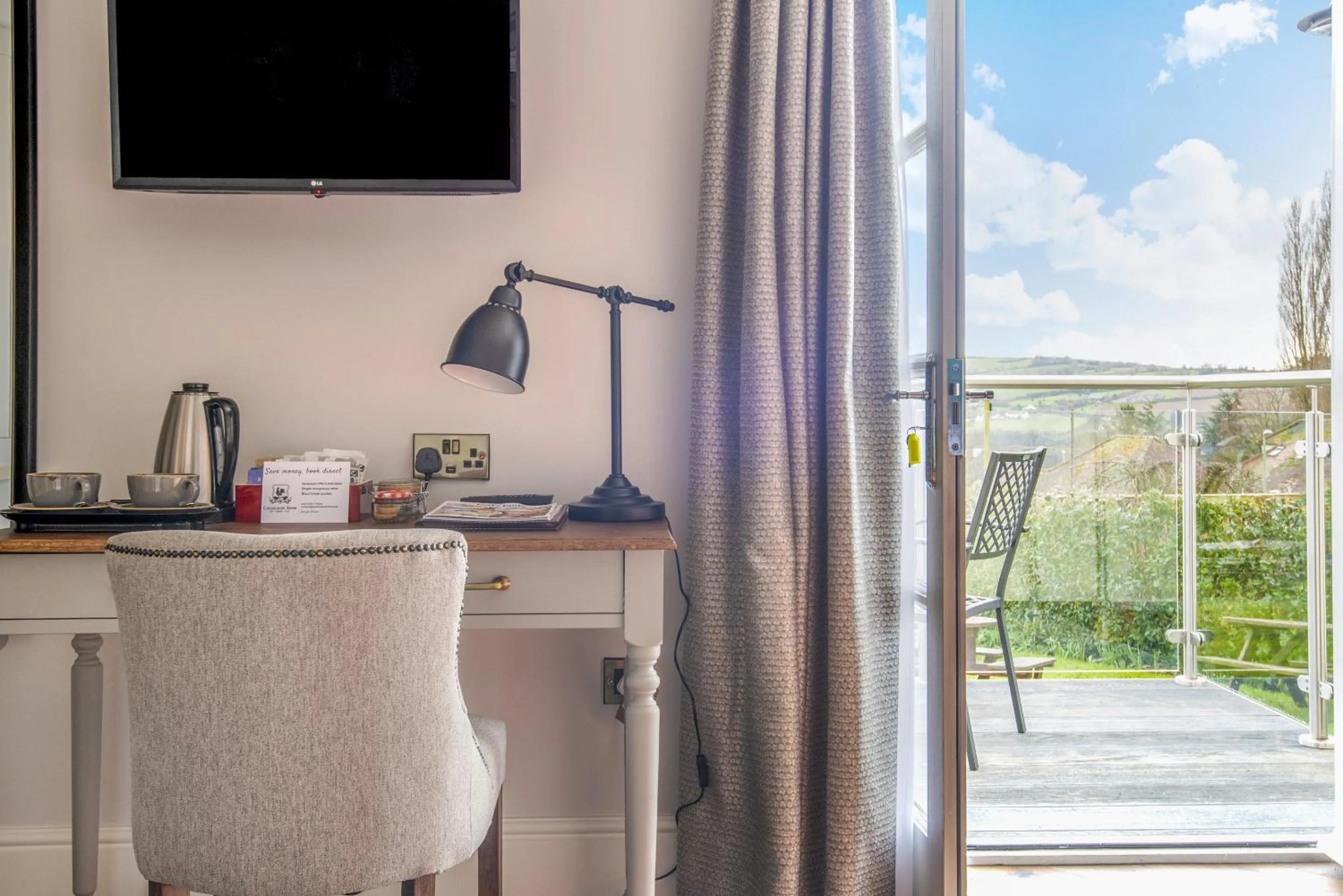 Bedroom in Cockhaven Arms