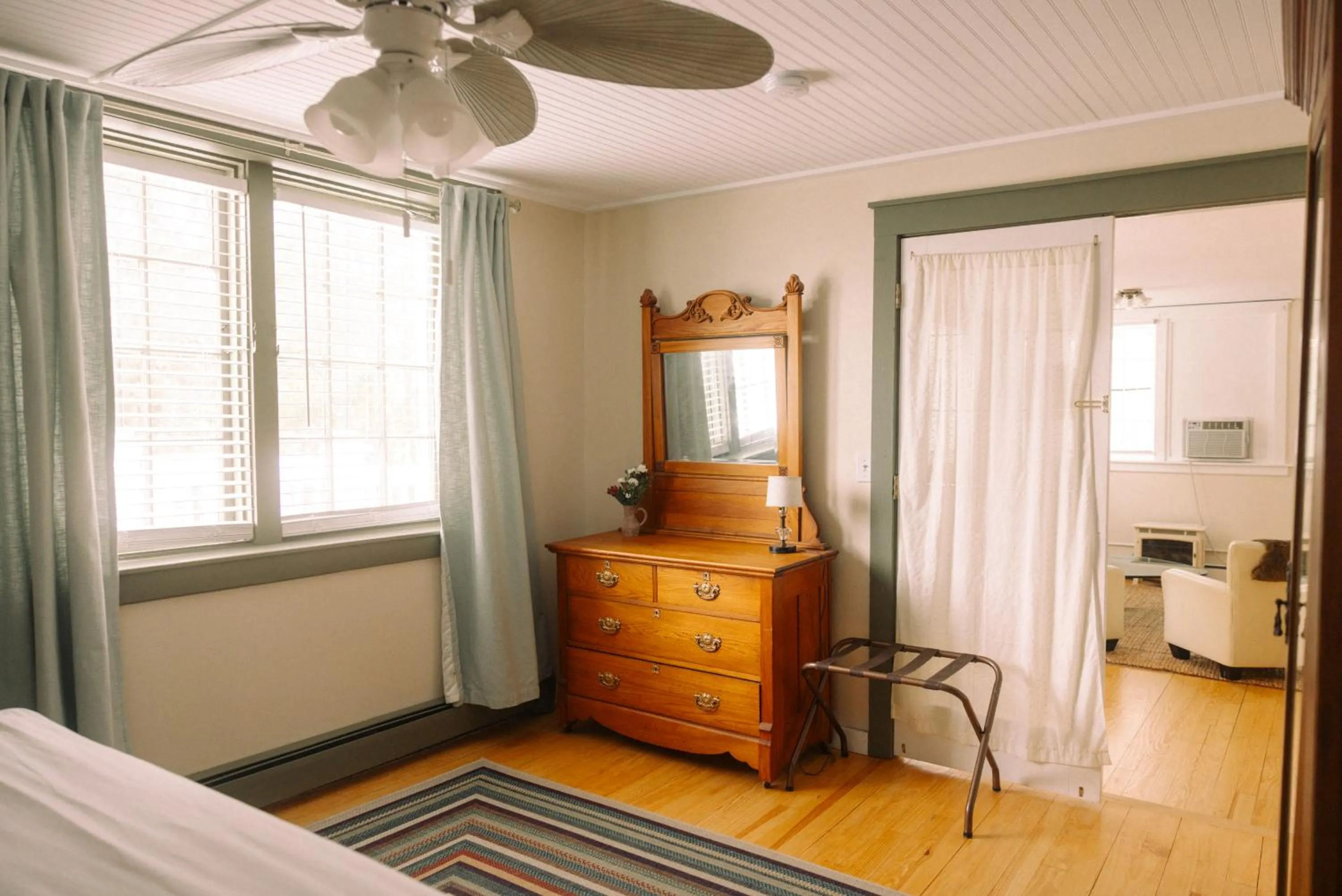 Bed in Terrace Inn and 1911 Restaurant