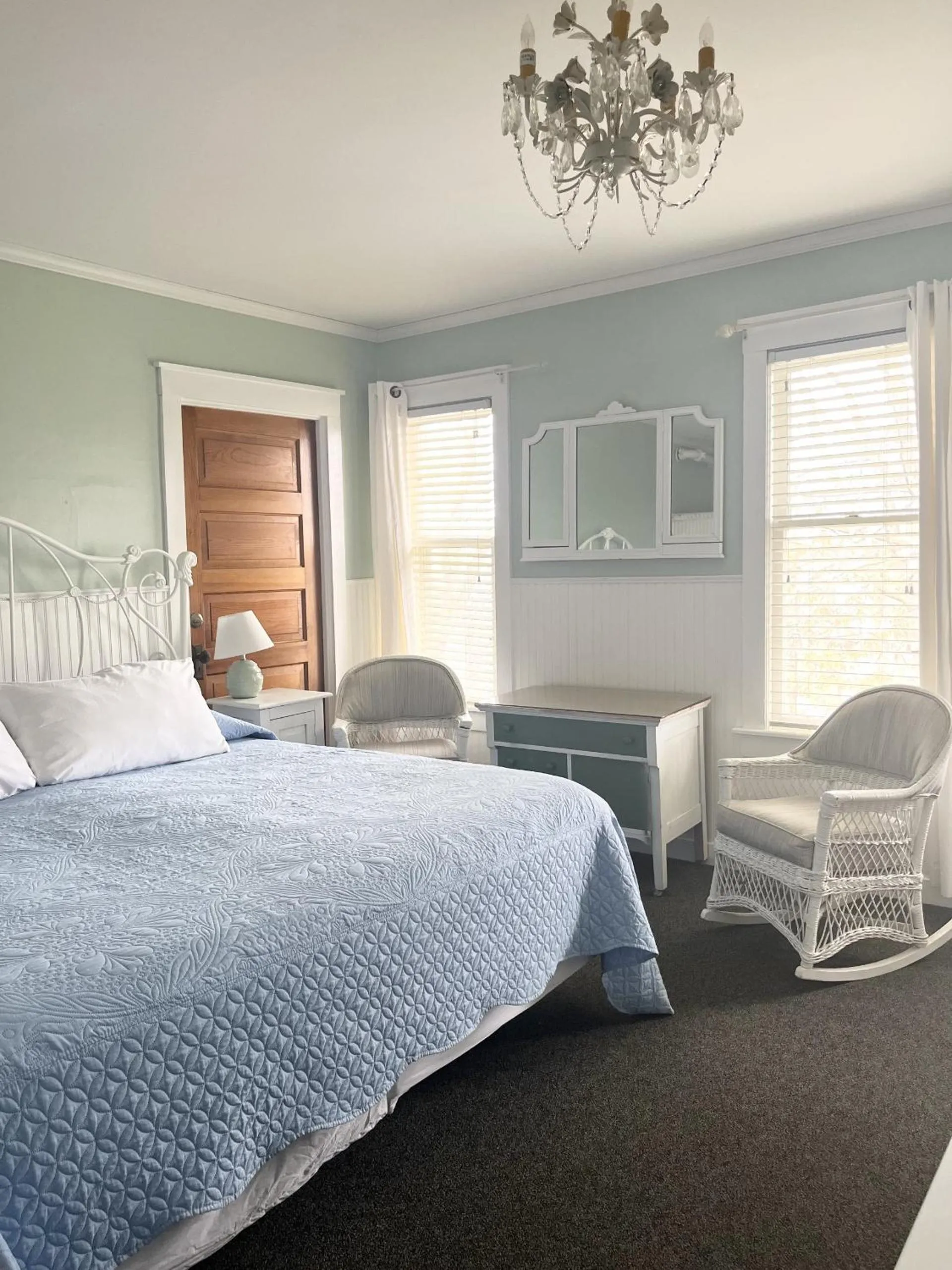 Bed in Terrace Inn and 1911 Restaurant