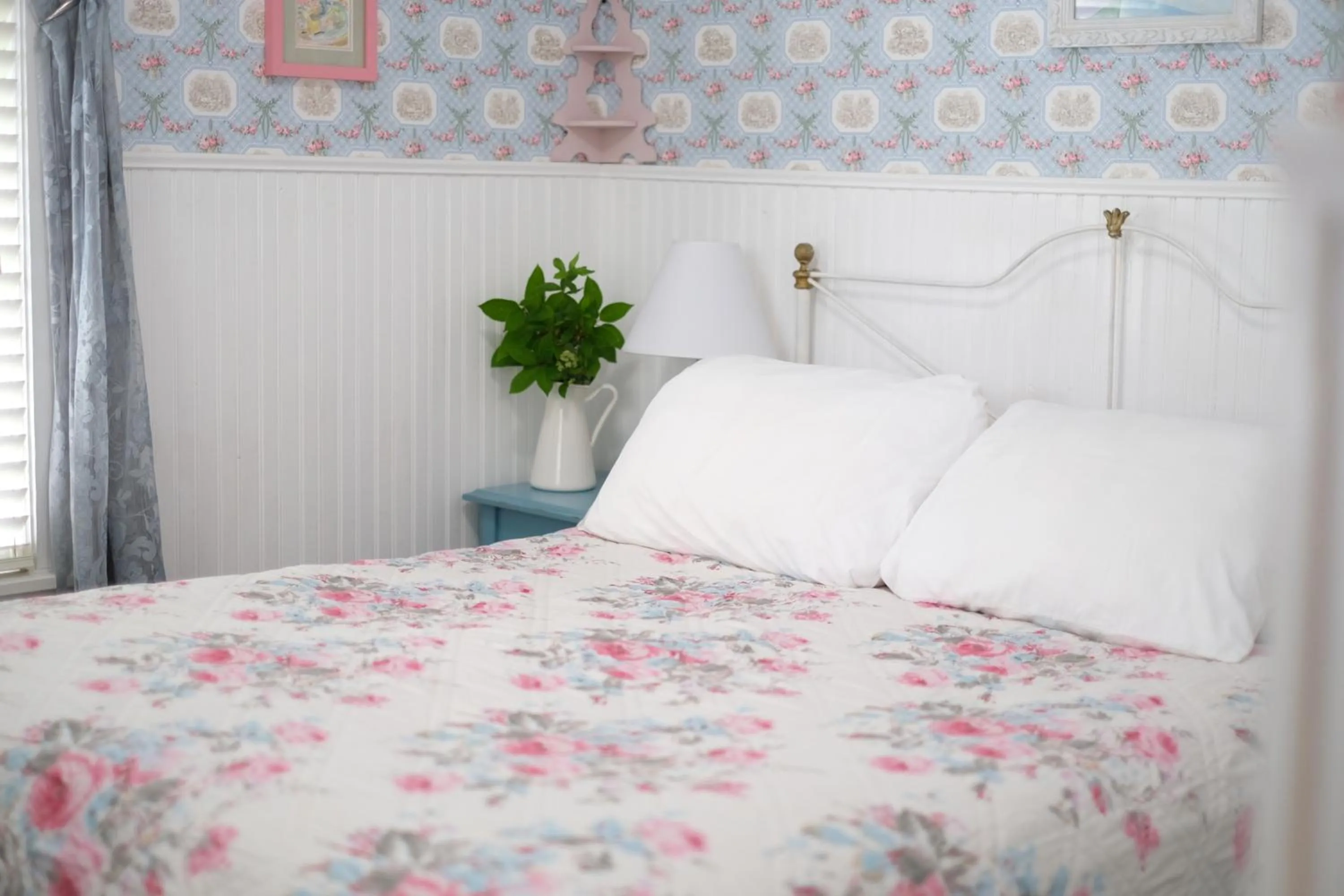 Bedroom, Bed in Terrace Inn and 1911 Restaurant