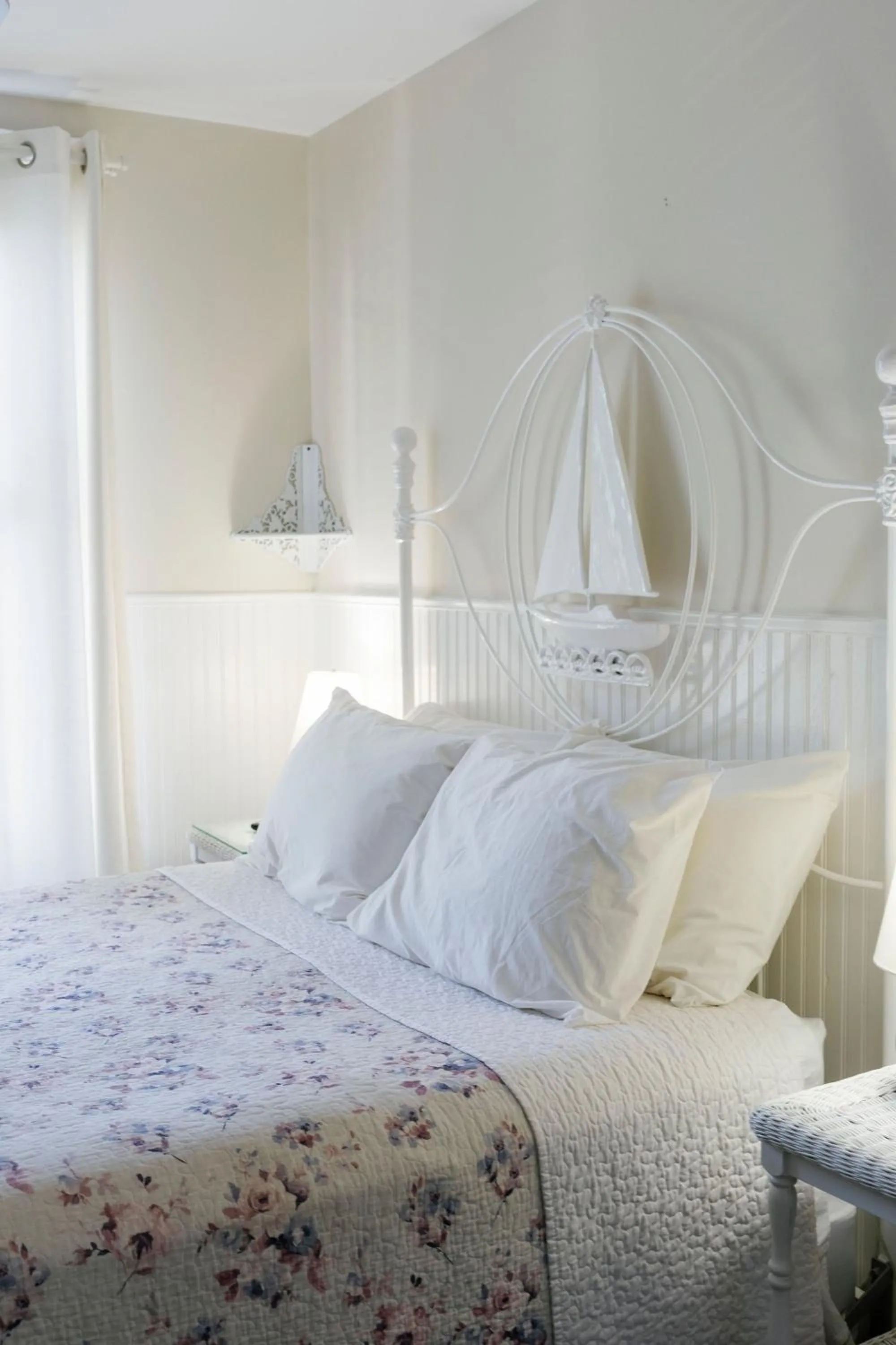 Bed in Terrace Inn and 1911 Restaurant