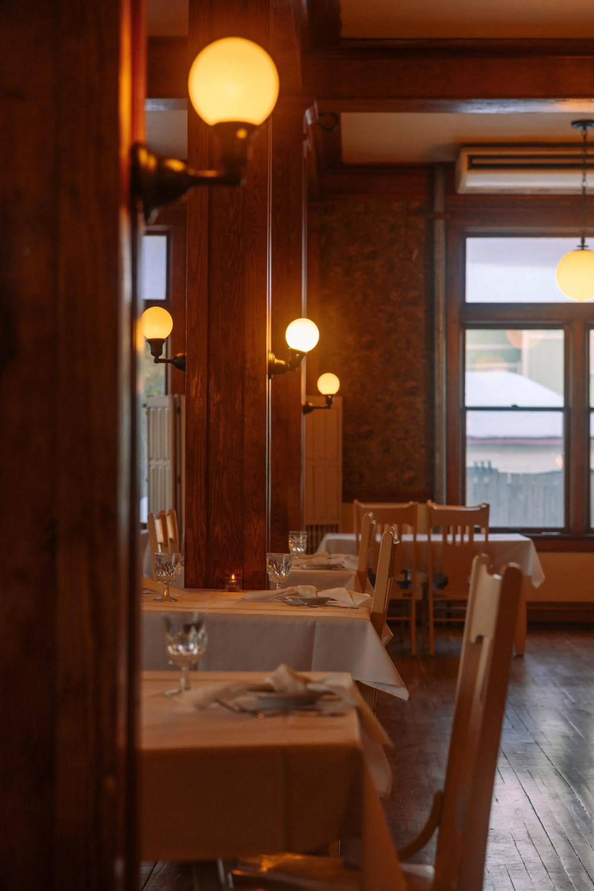 Restaurant/places to eat in Terrace Inn and 1911 Restaurant