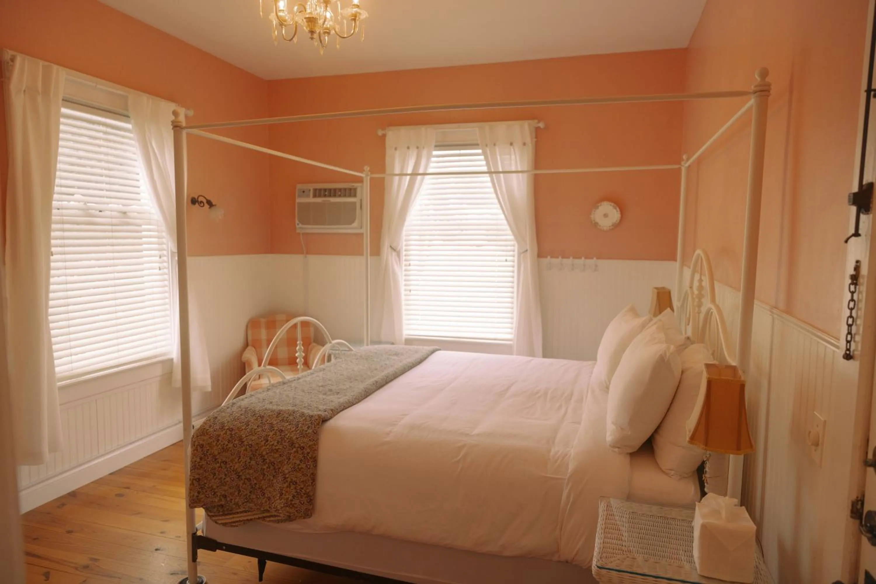 Bed in Terrace Inn and 1911 Restaurant