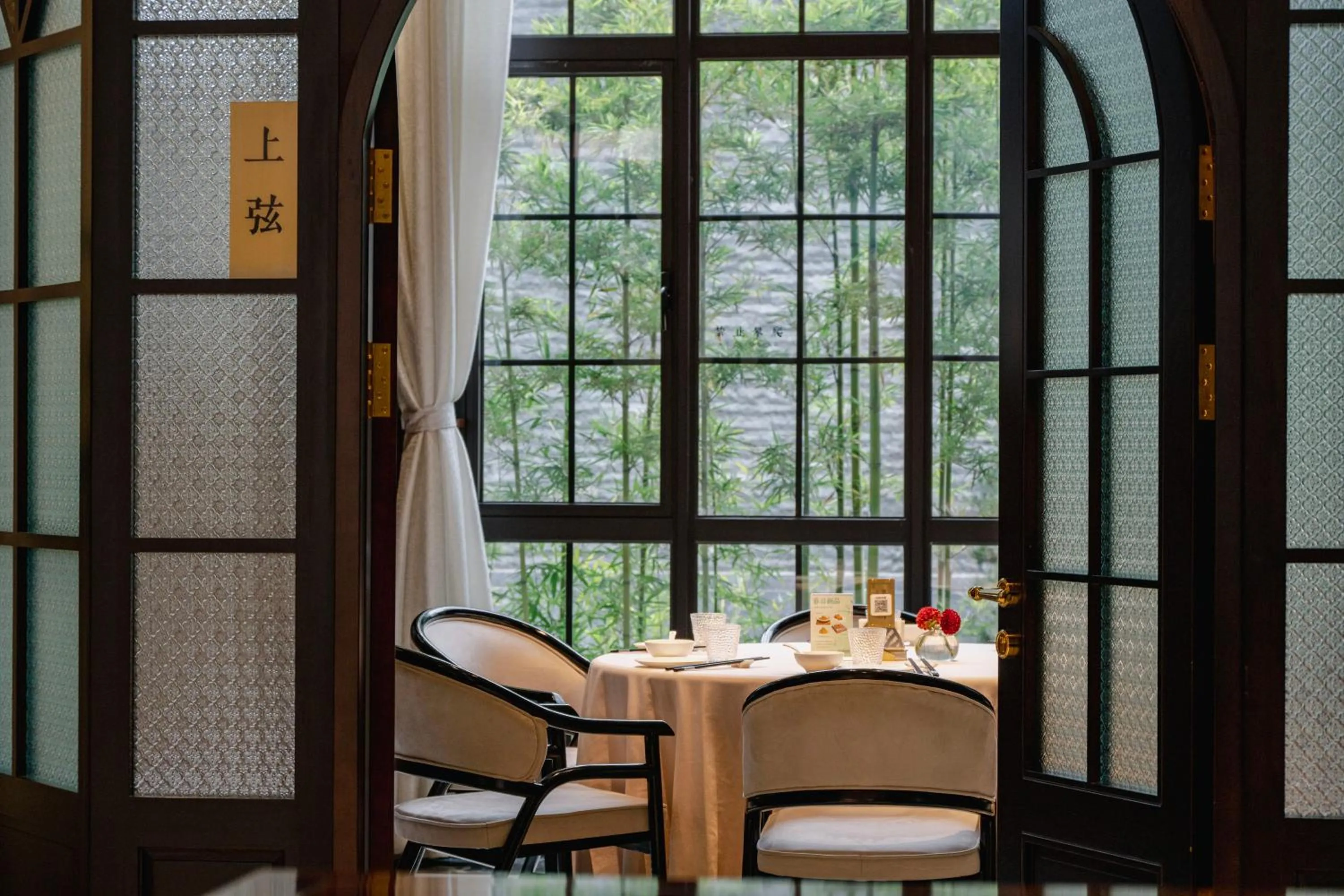 Restaurant/places to eat in Moonrise Hotels Resorts