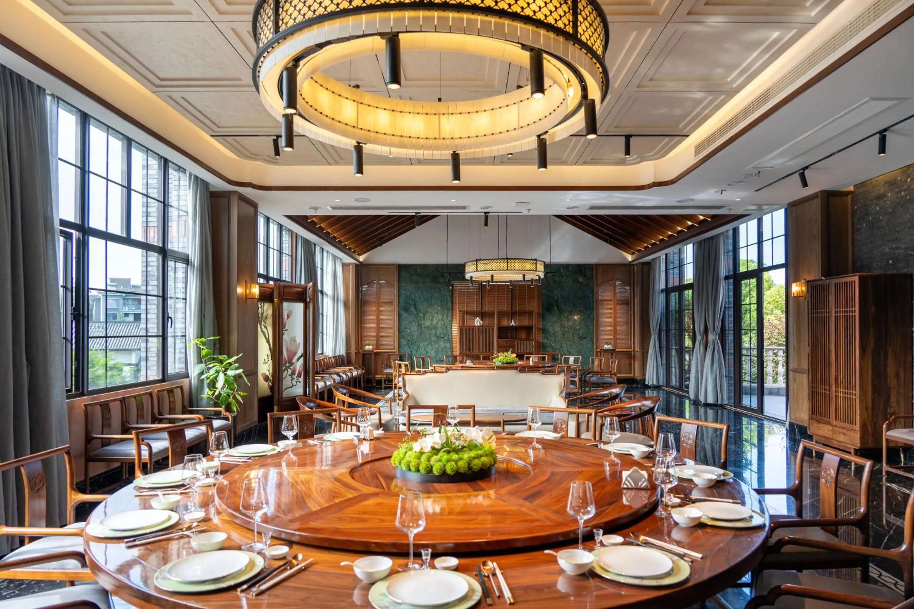 Restaurant/places to eat in Moonrise Hotels Resorts