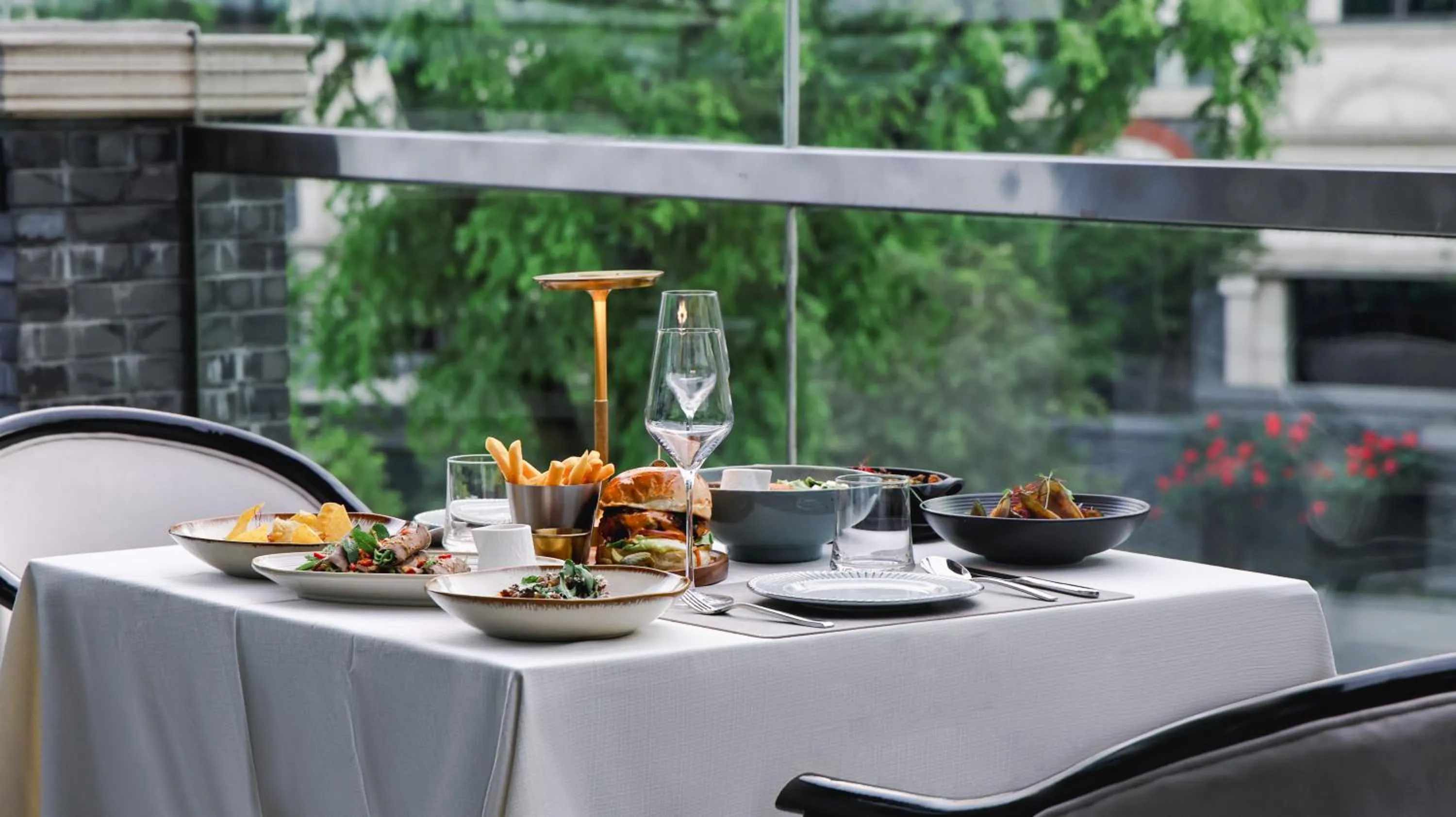 Restaurant/places to eat in Moonrise Hotels Resorts