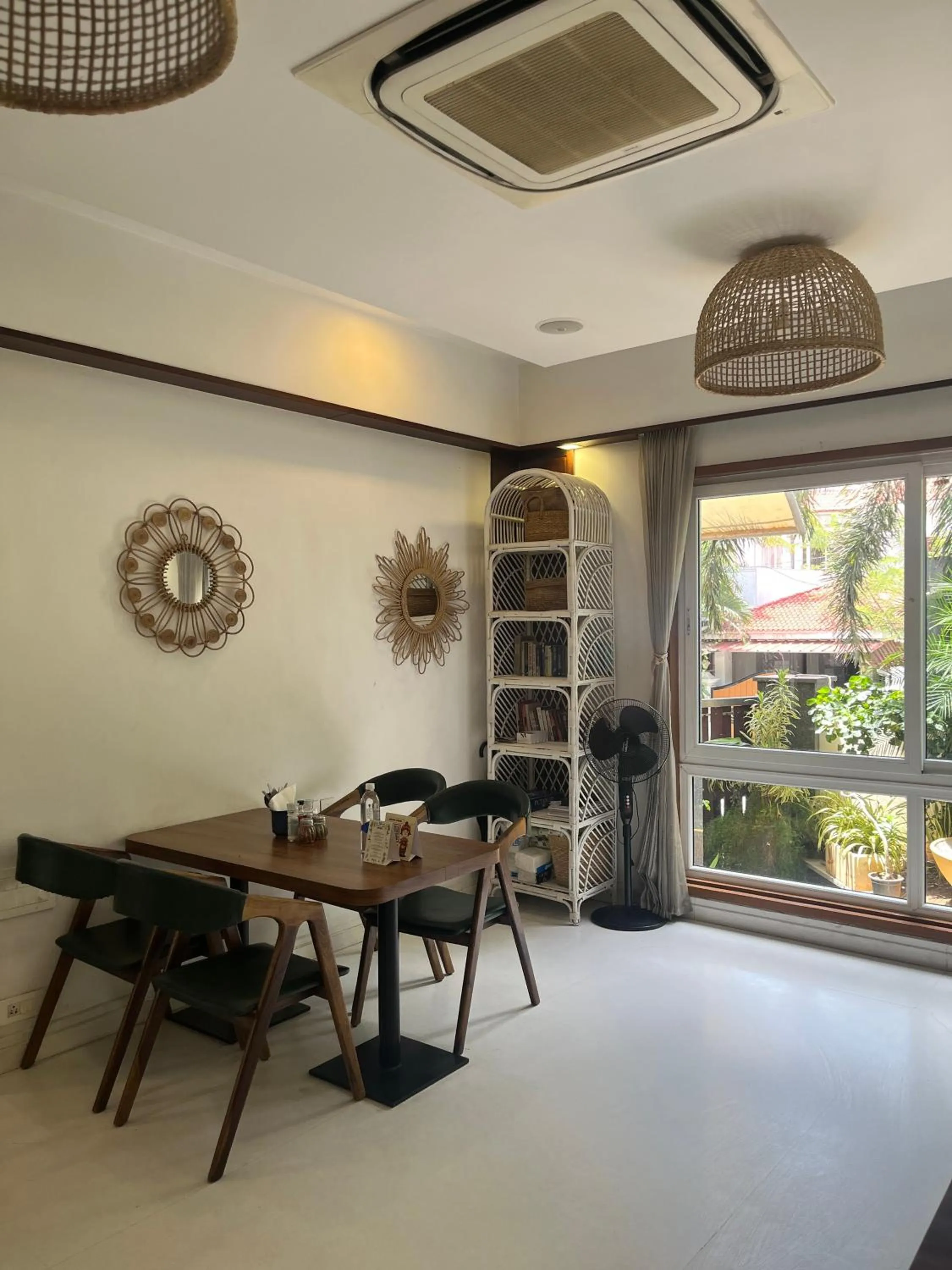 Dining area in Maroma Suites ECR