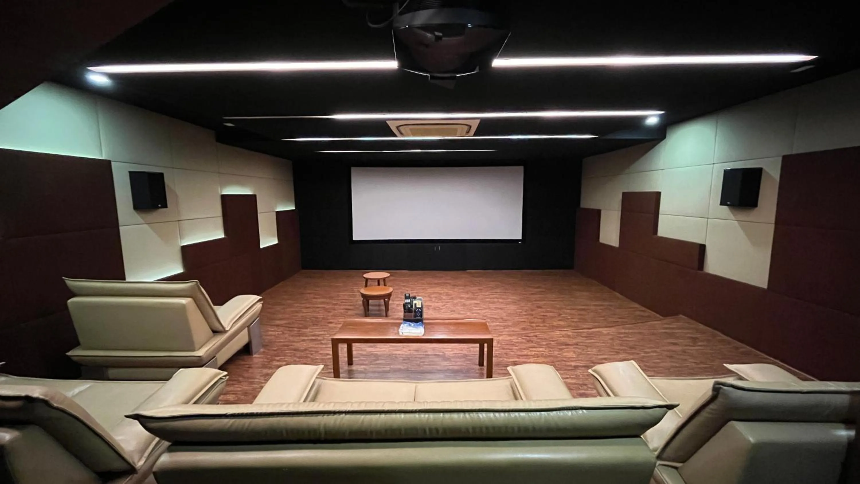 TV and multimedia in Maroma Suites ECR