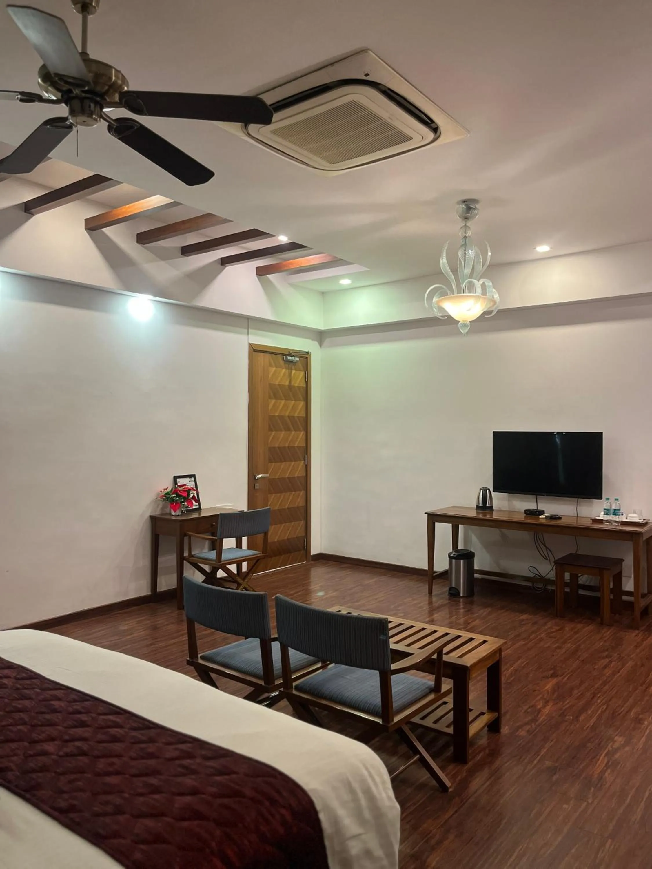 TV and multimedia, Bed in Maroma Suites ECR