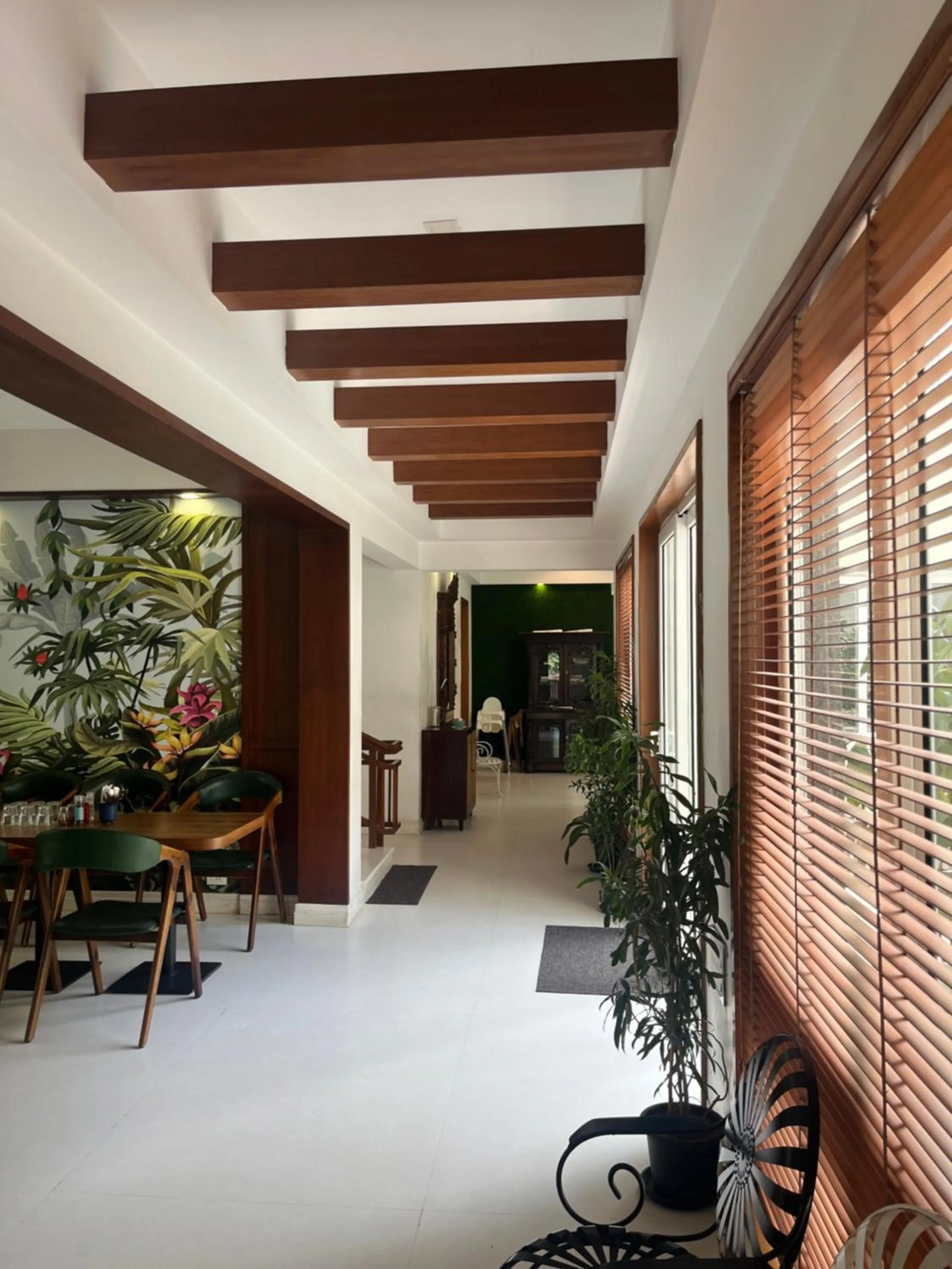Dining area in Maroma Suites ECR