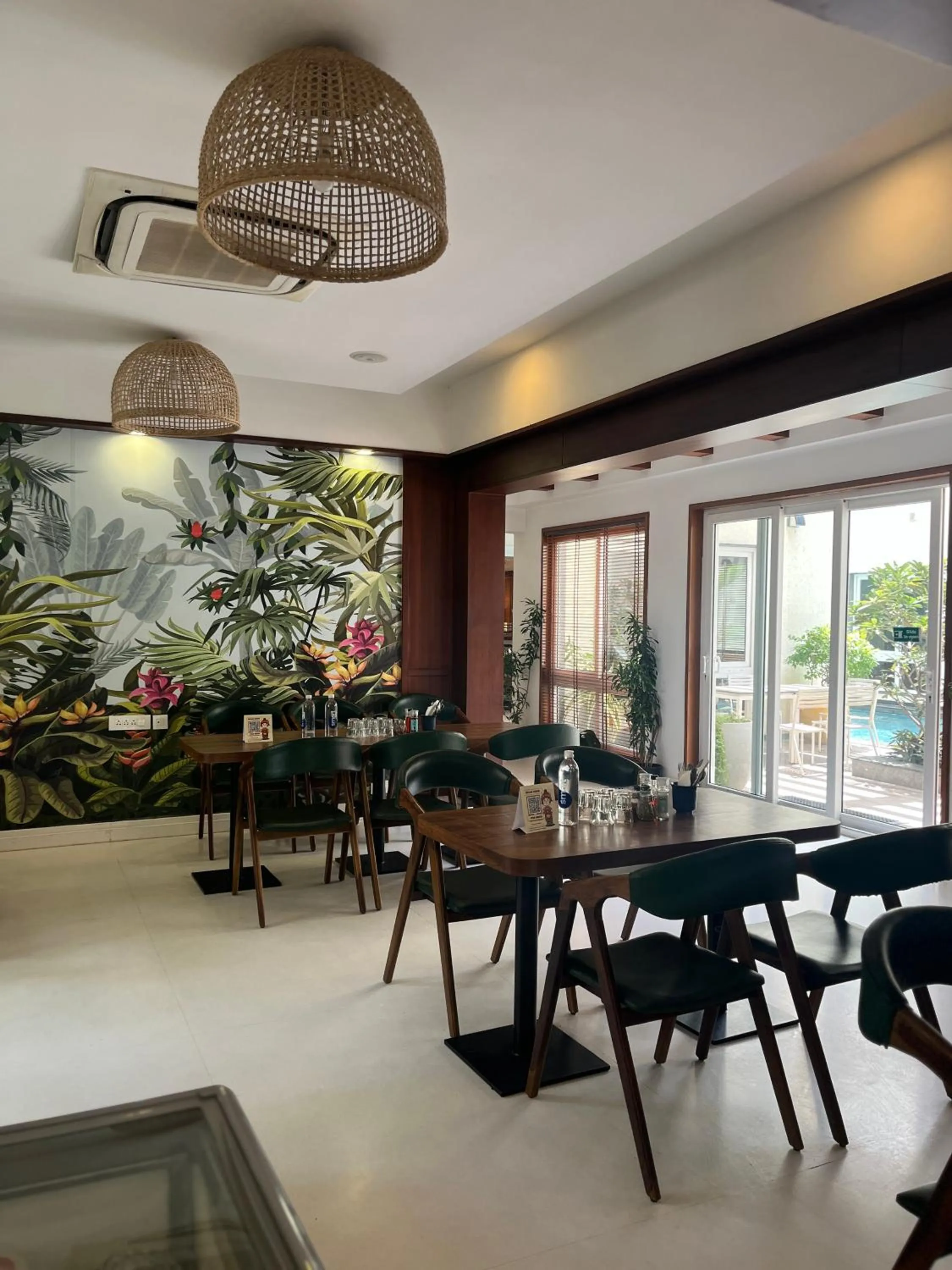 Restaurant/places to eat in Maroma Suites ECR