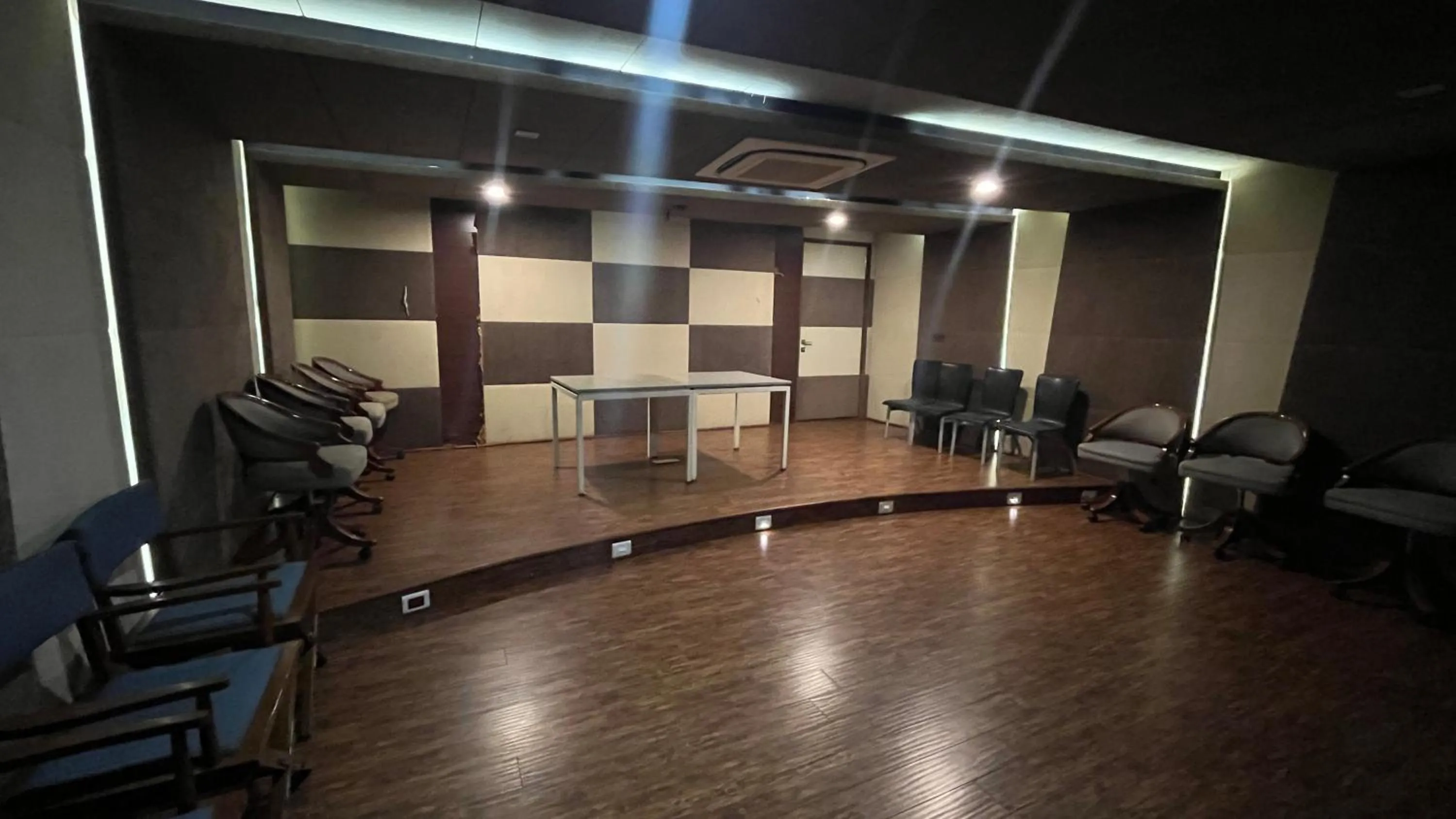 Meeting/conference room in Maroma Suites ECR