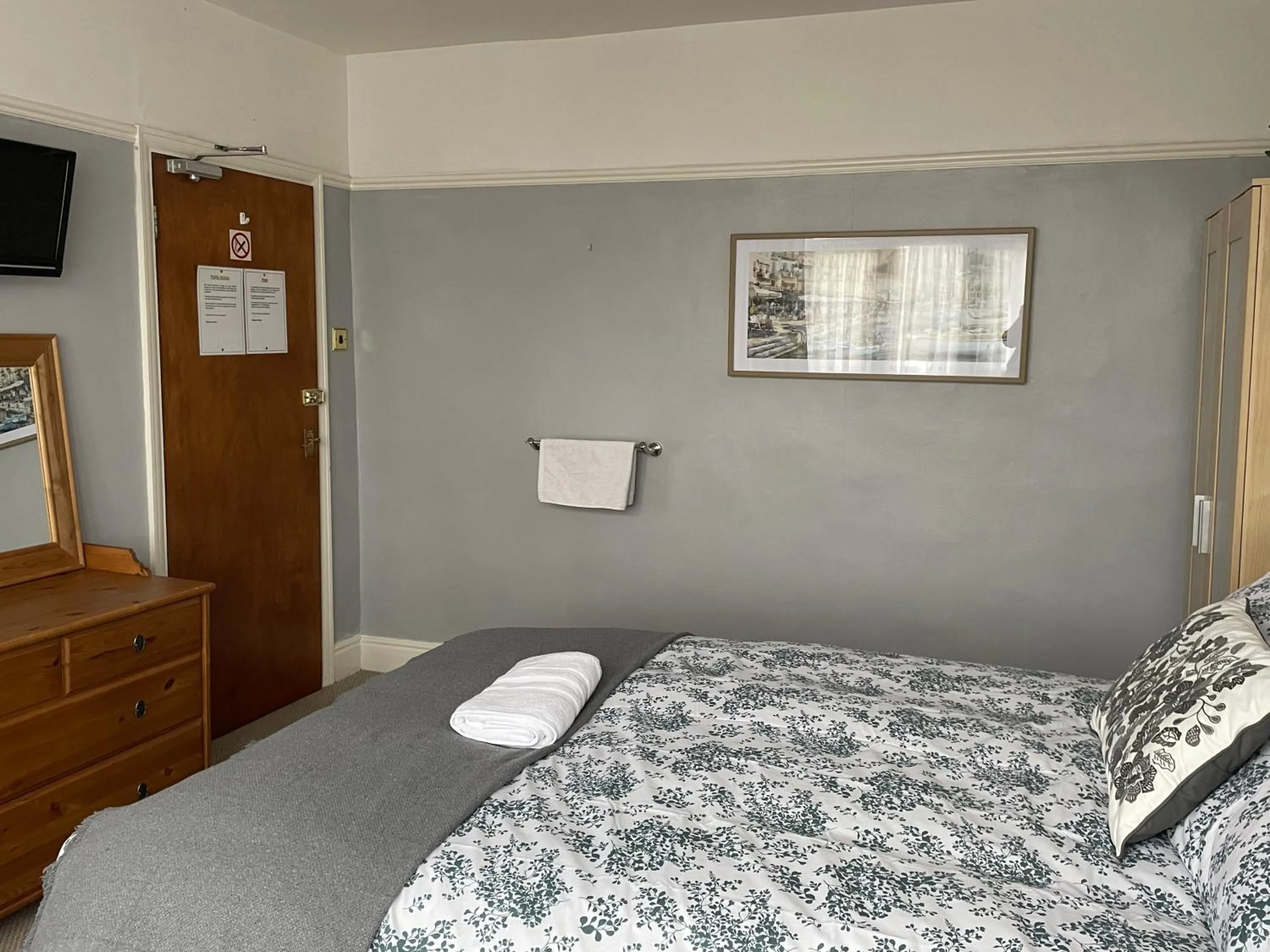 Bed in Maple Leaf Guest House