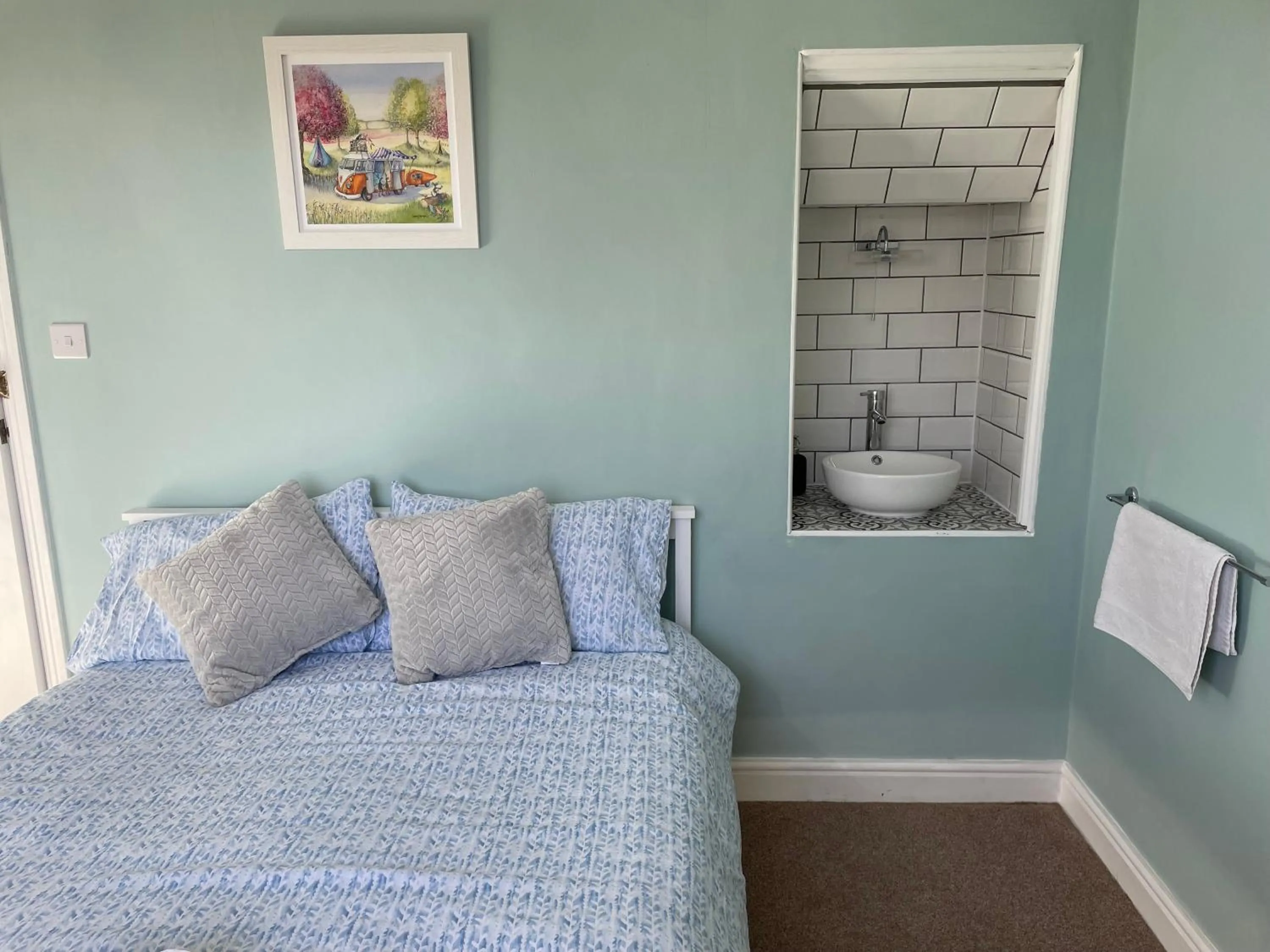 Bed in Maple Leaf Guest House