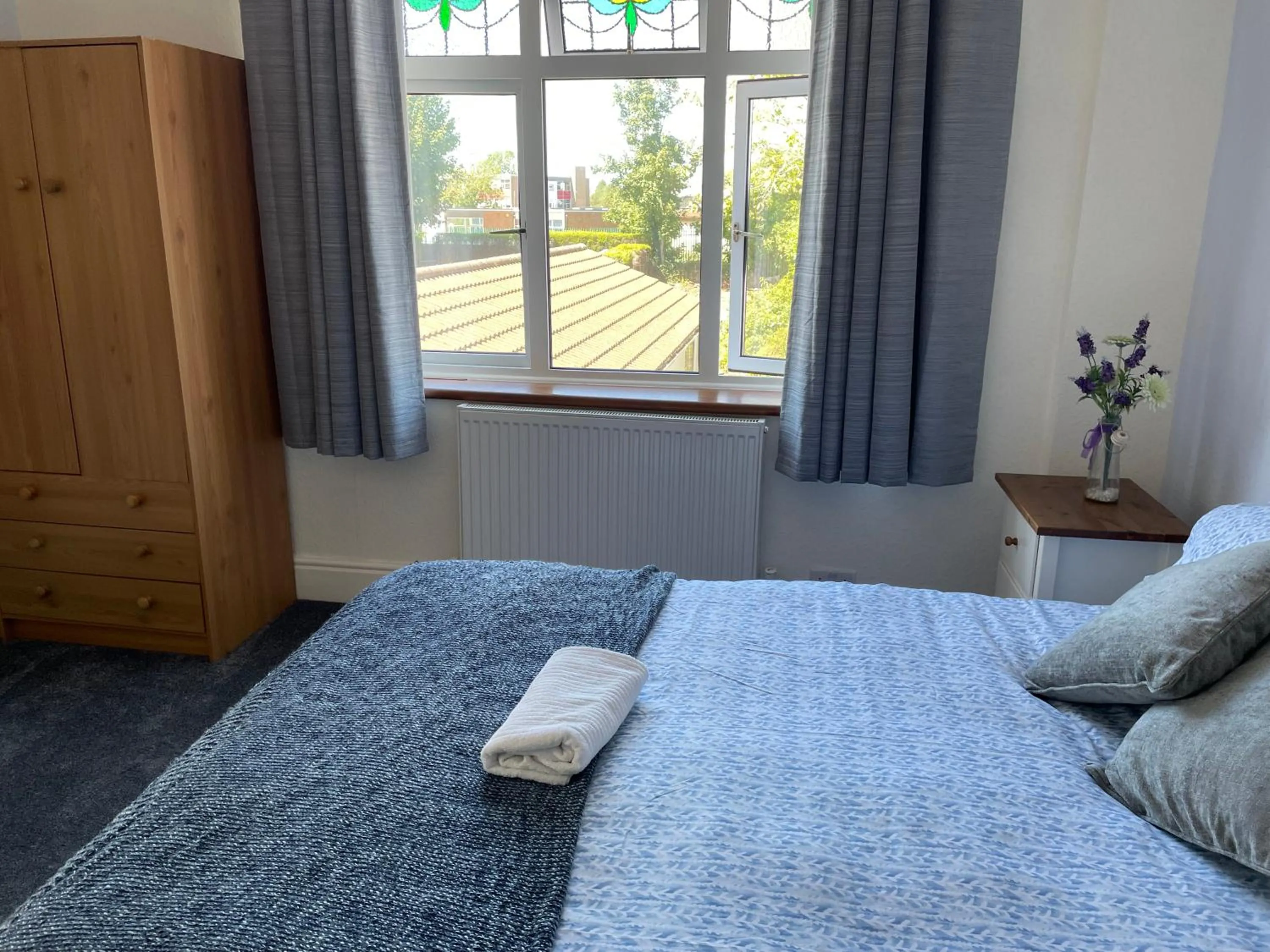 Bed in Maple Leaf Guest House
