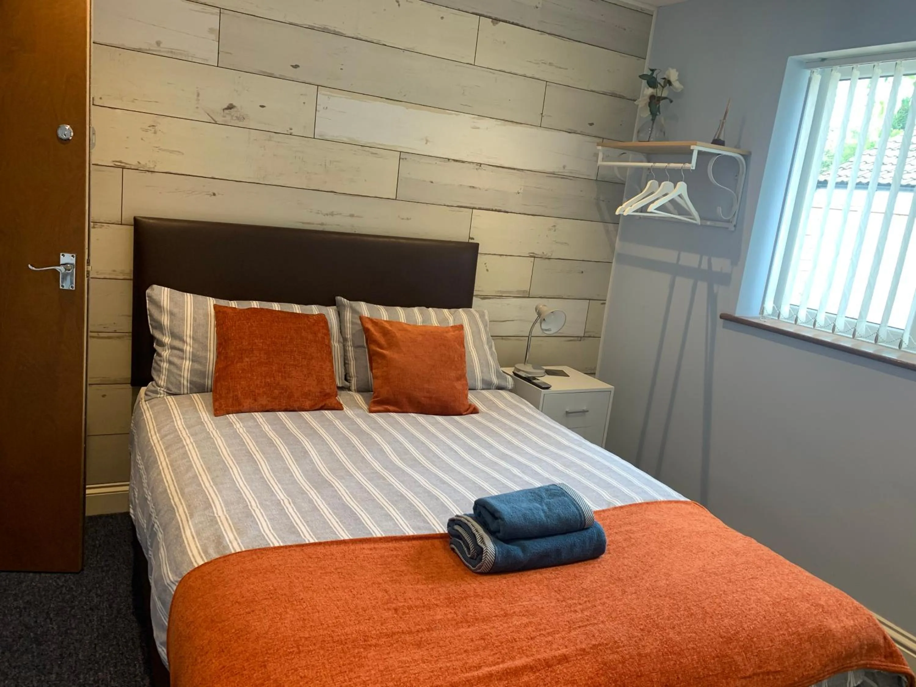 Bed in Maple Leaf Guest House