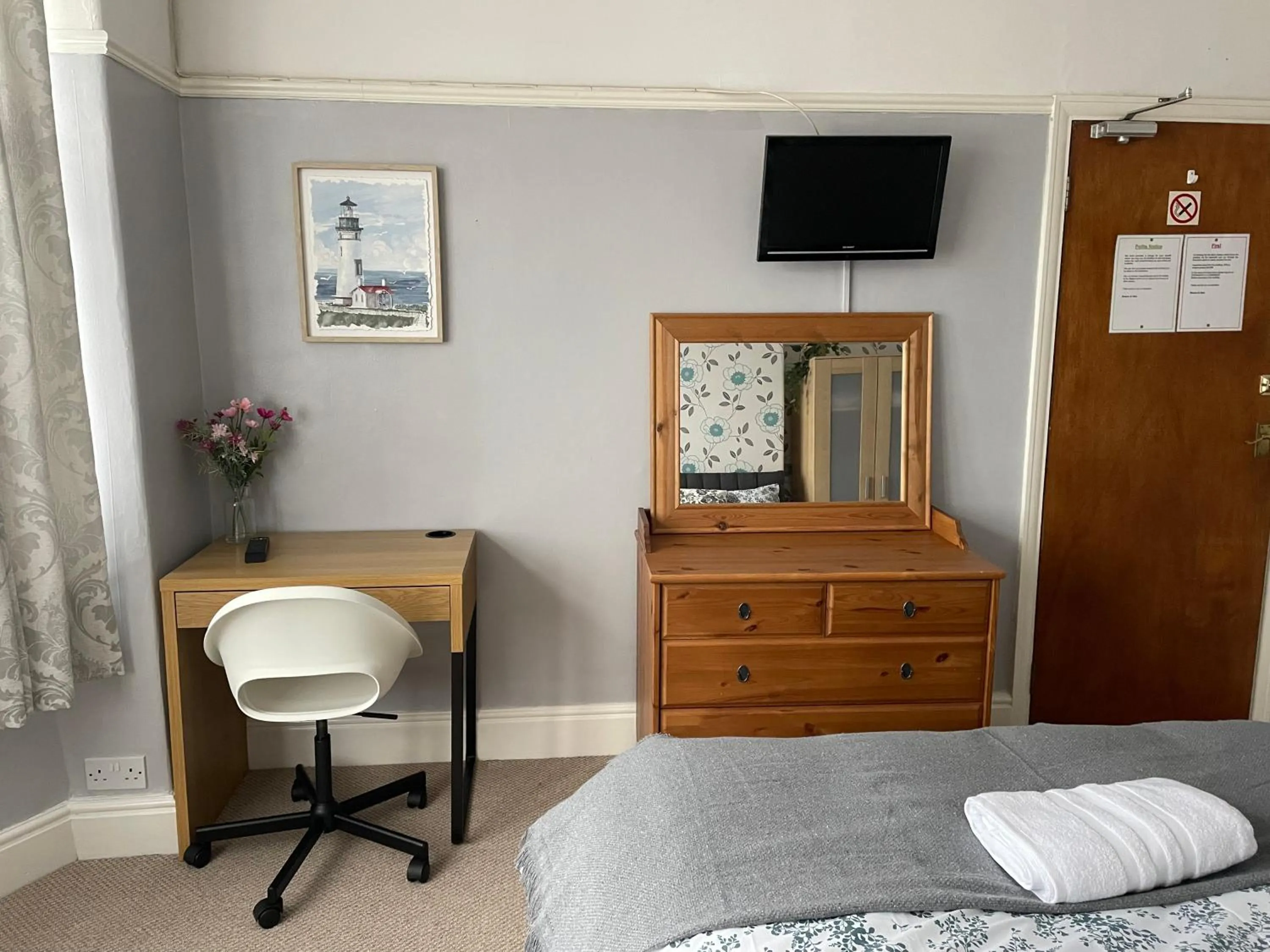Bed in Maple Leaf Guest House