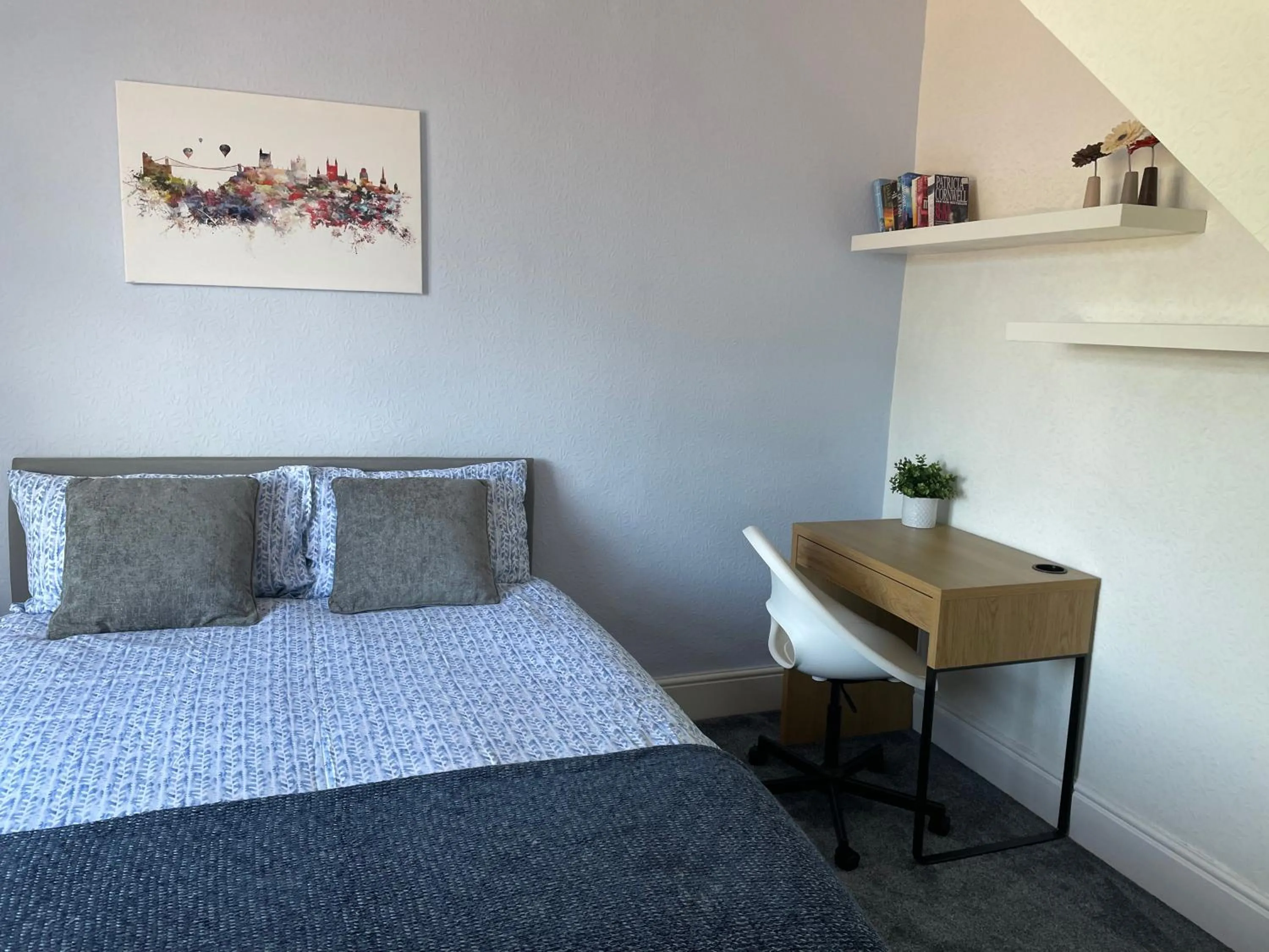 Bed in Maple Leaf Guest House