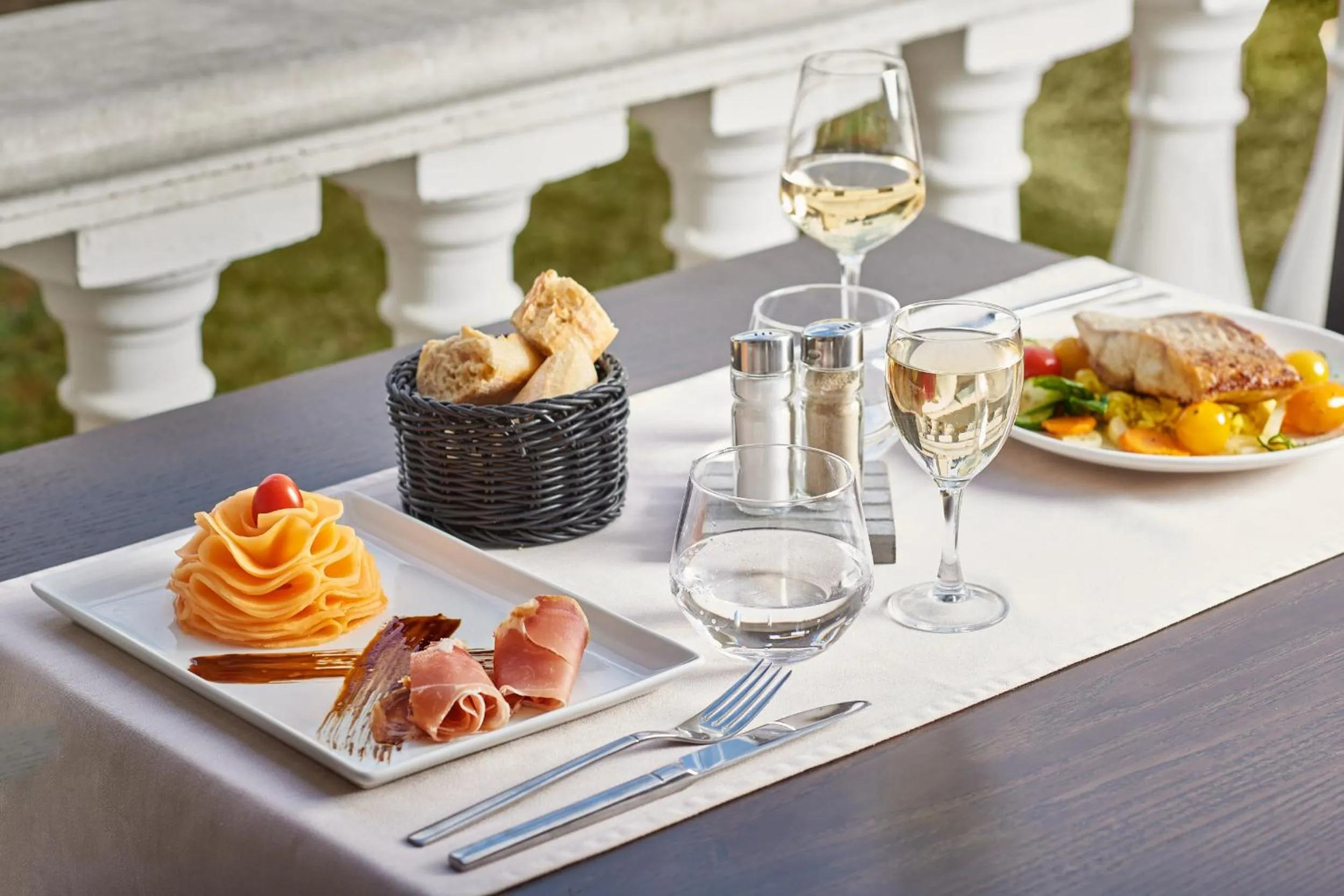 Restaurant/places to eat in Kyriad Sens