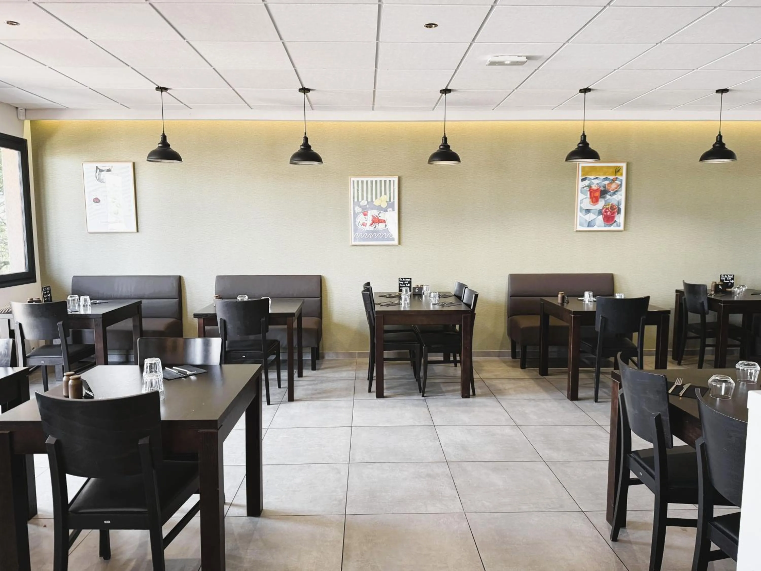 Restaurant/places to eat in Kyriad Sens