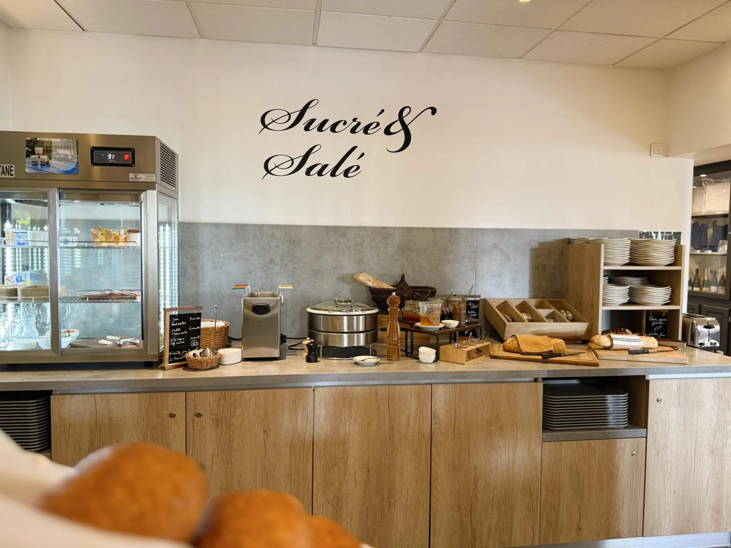 Buffet breakfast in Kyriad Sens