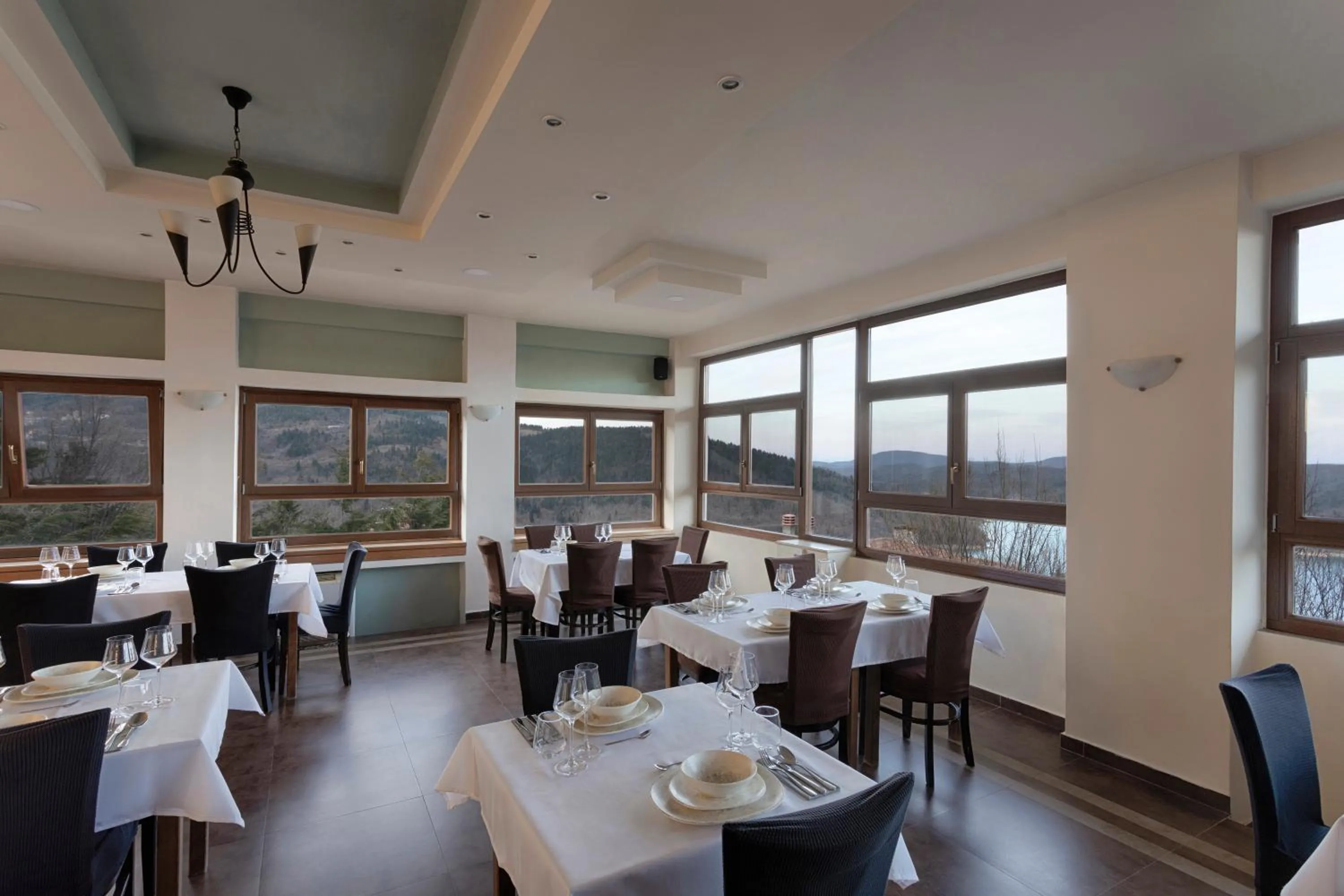 Restaurant/places to eat in Ktima Alonaki