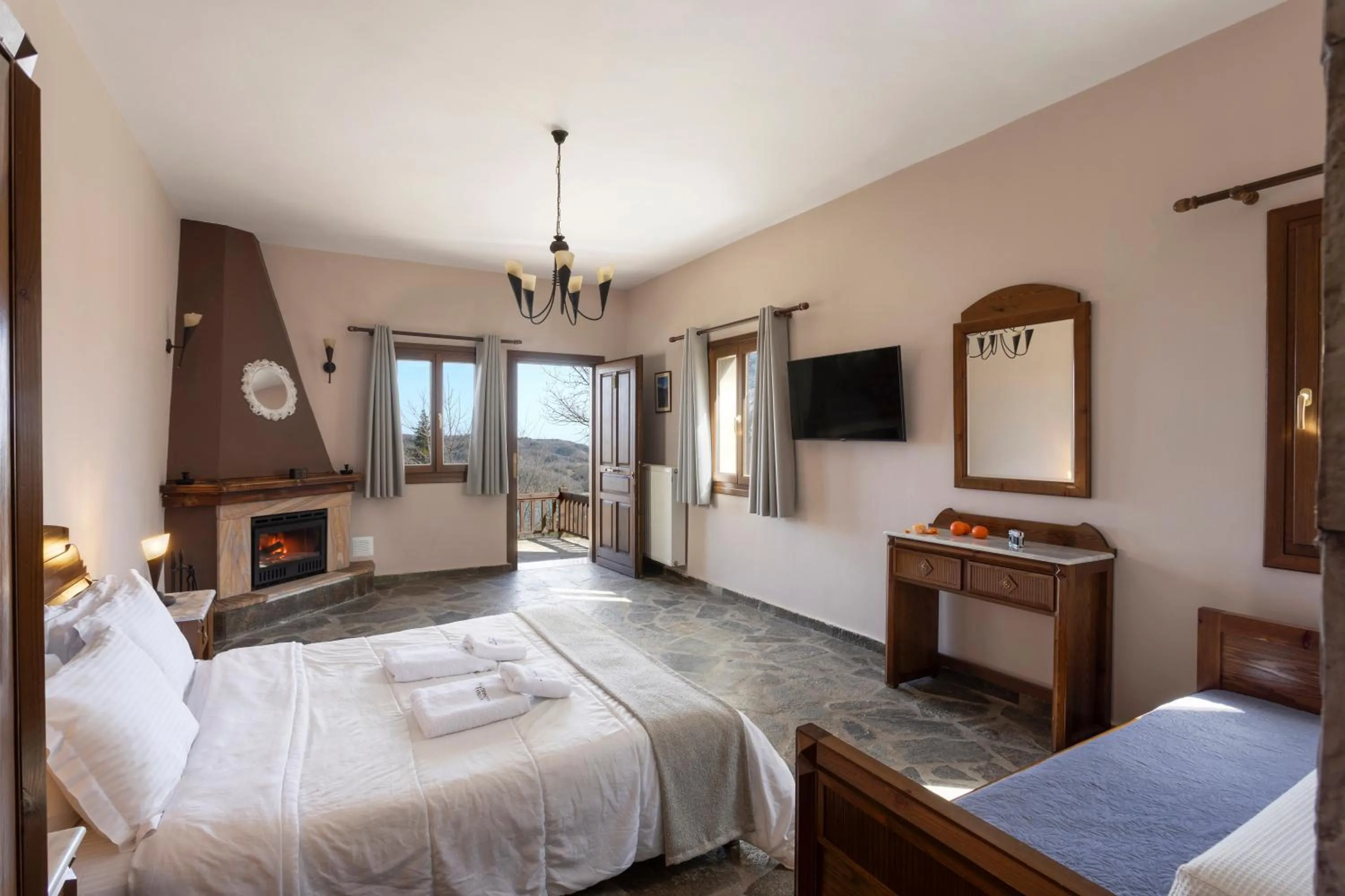 View (from property/room), Bed in Ktima Alonaki