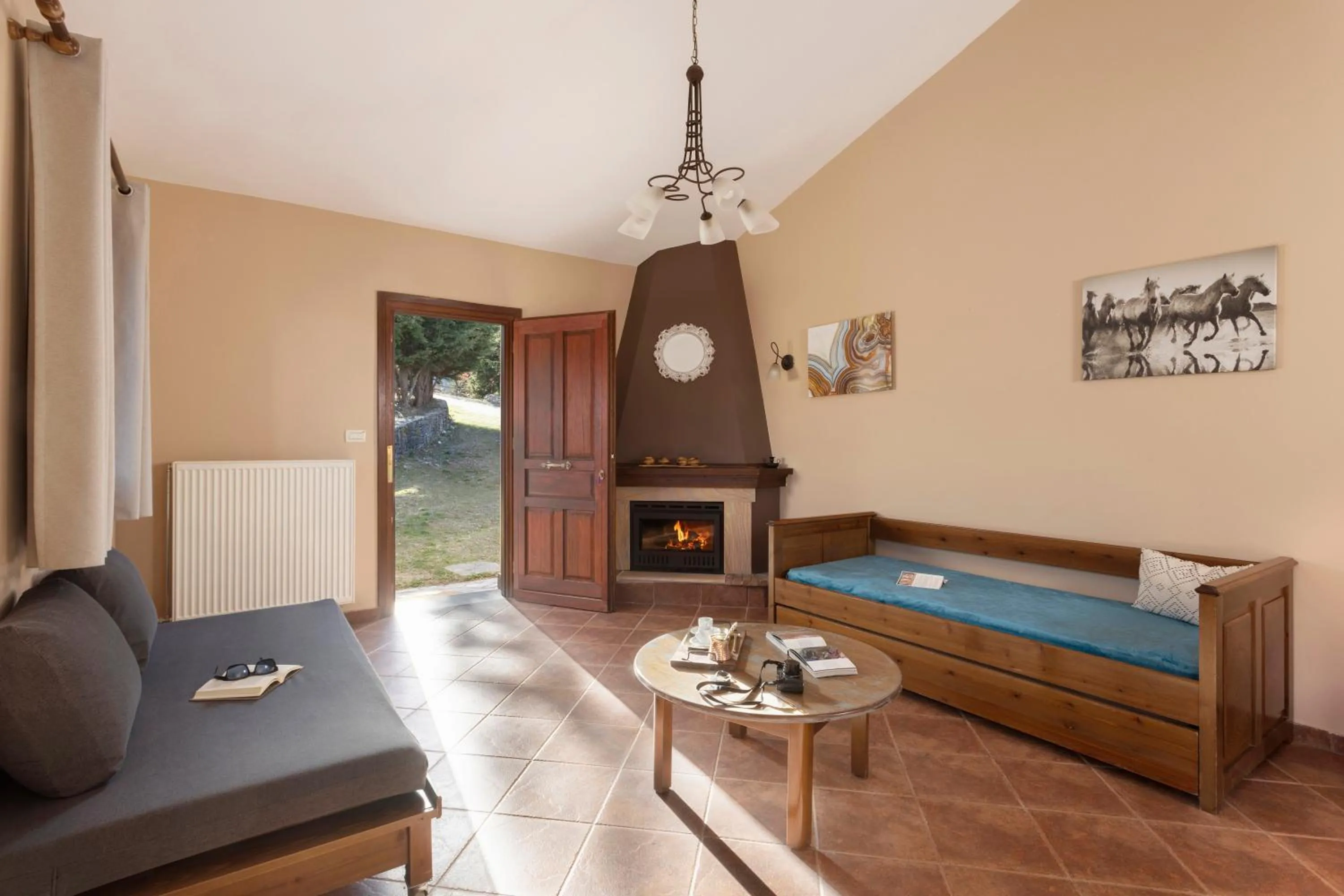 Living room, Bed in Ktima Alonaki