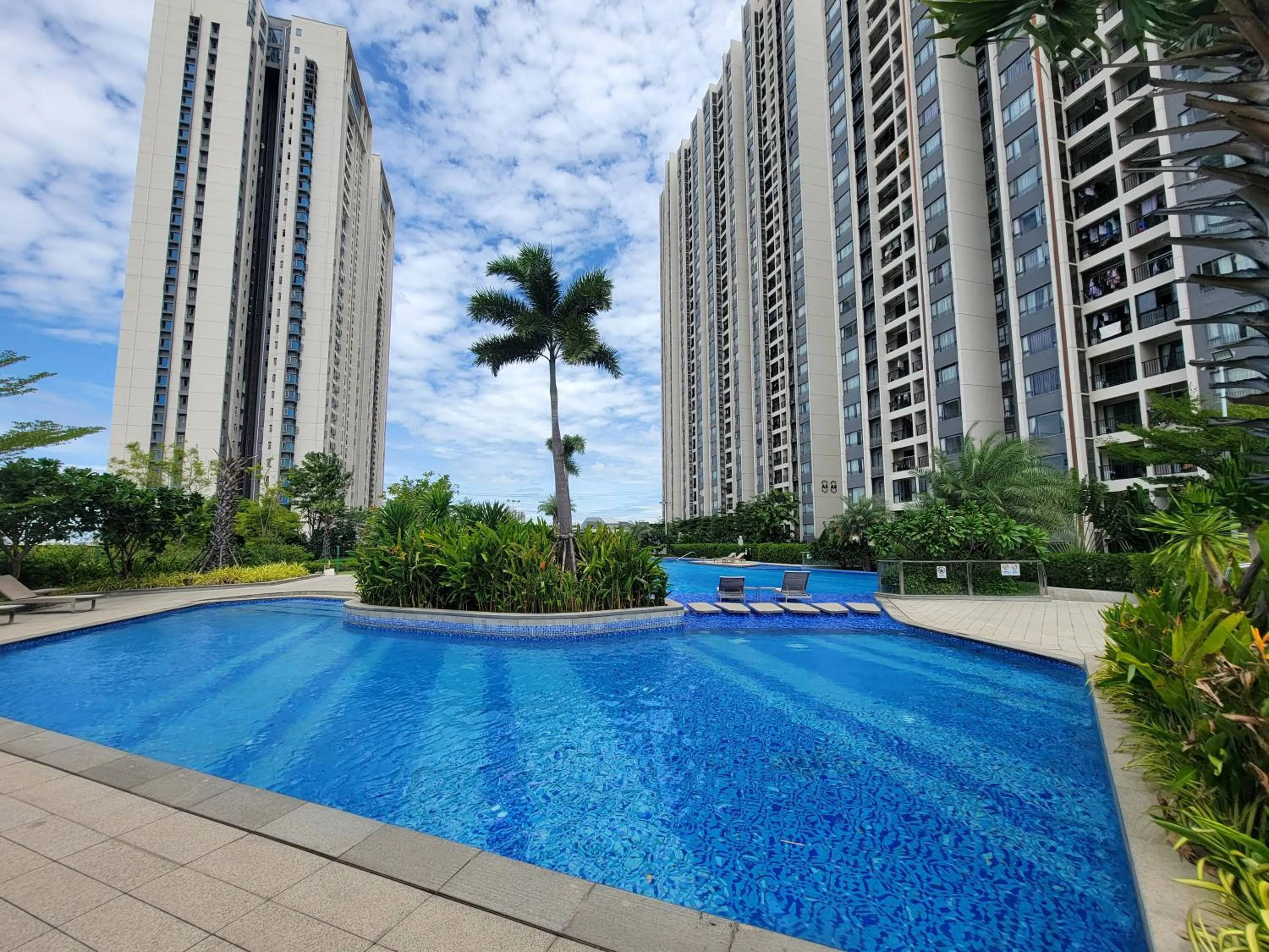 Swimming pool in R&F Hotel and Apartment