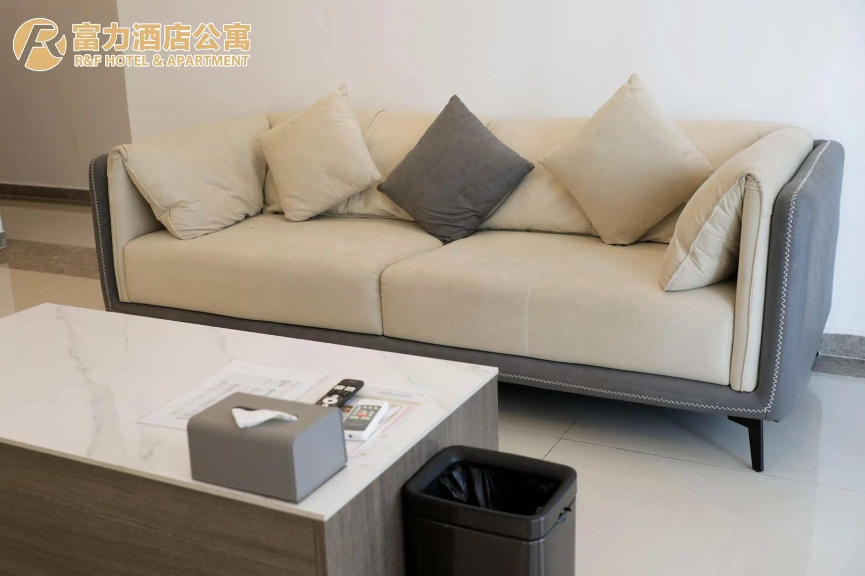 Living room in R&F Hotel and Apartment