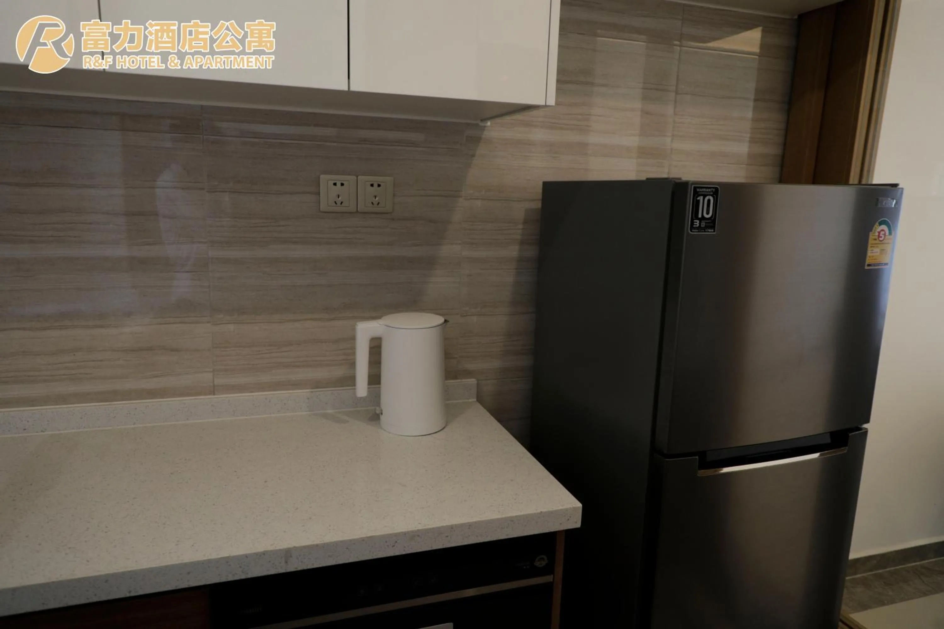 kitchen in R&F Hotel and Apartment