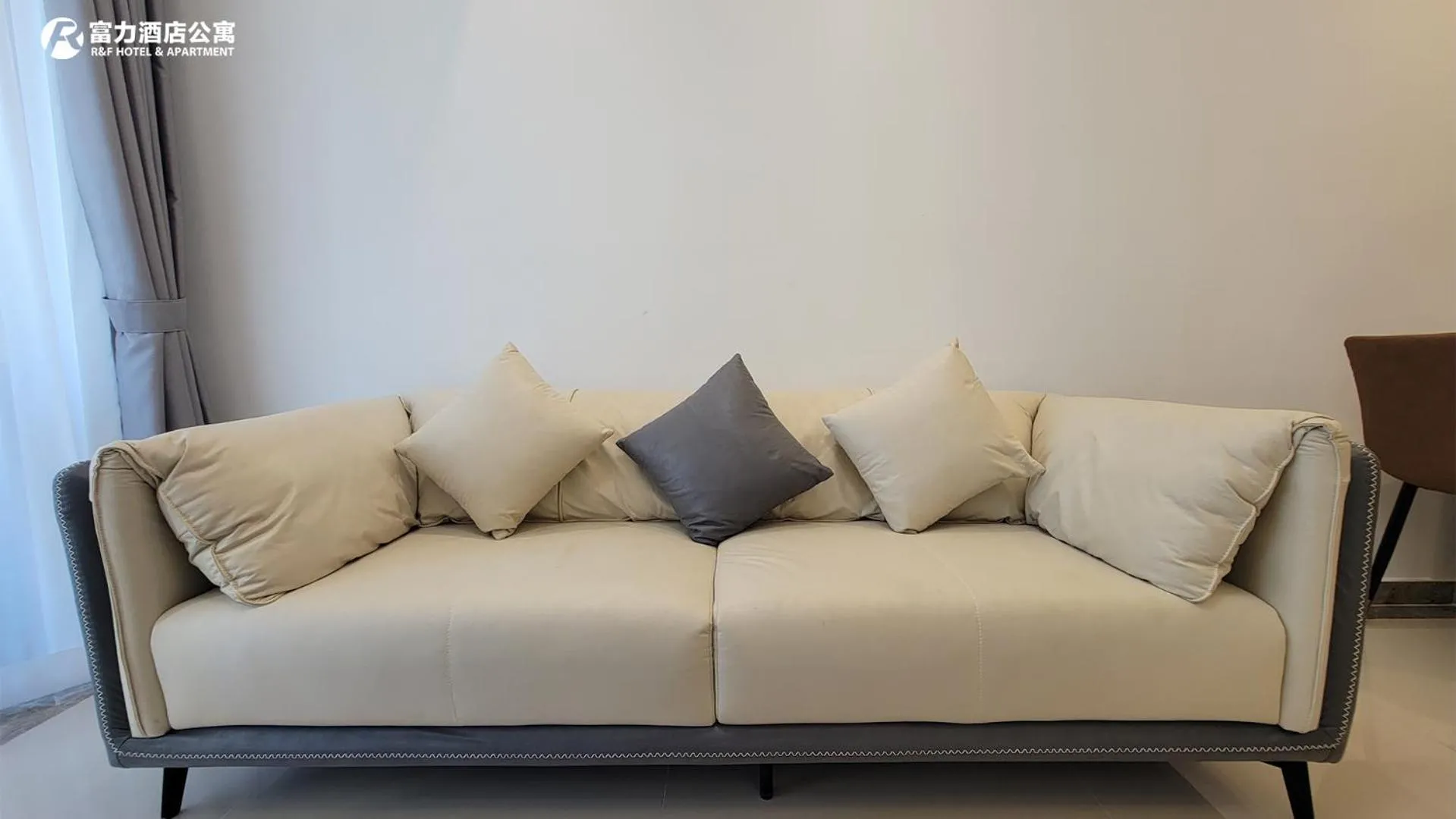 Living room in R&F Hotel and Apartment