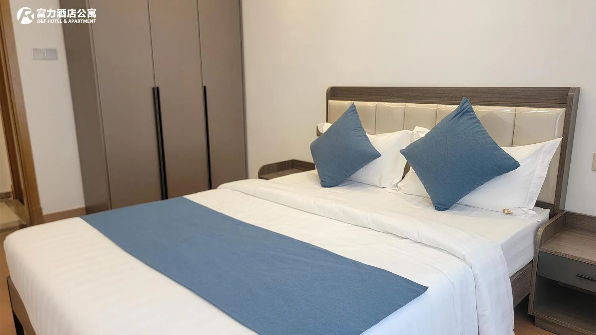 Bed in R&F Hotel and Apartment