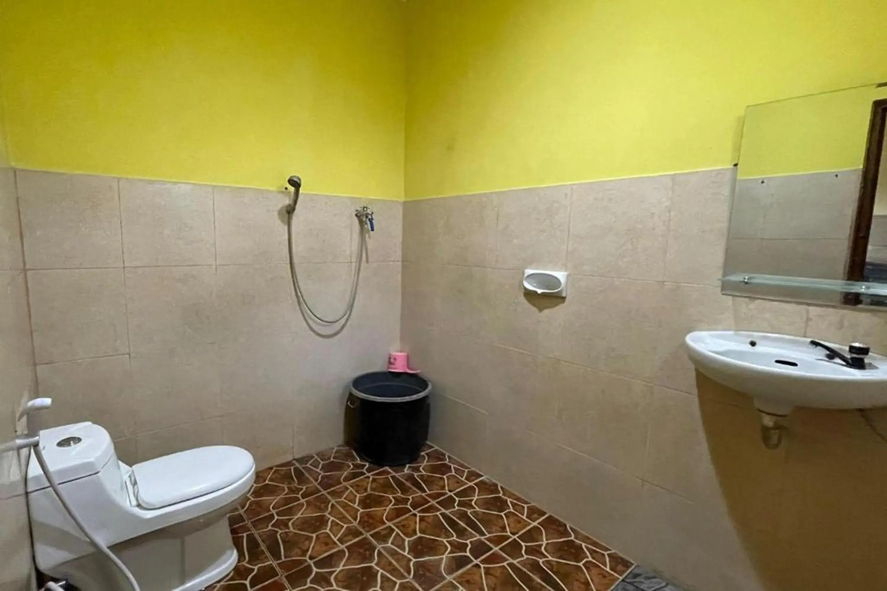 Bathroom in Hotel Malinda Pangandaran Bathroom in Hotel Malinda Pangandaran