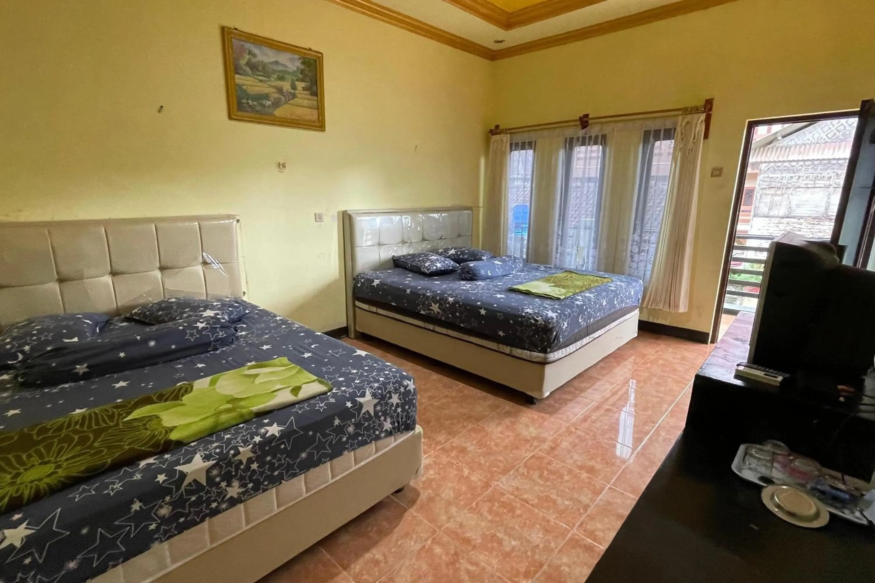 Bedroom, Bed in Hotel Malinda Pangandaran