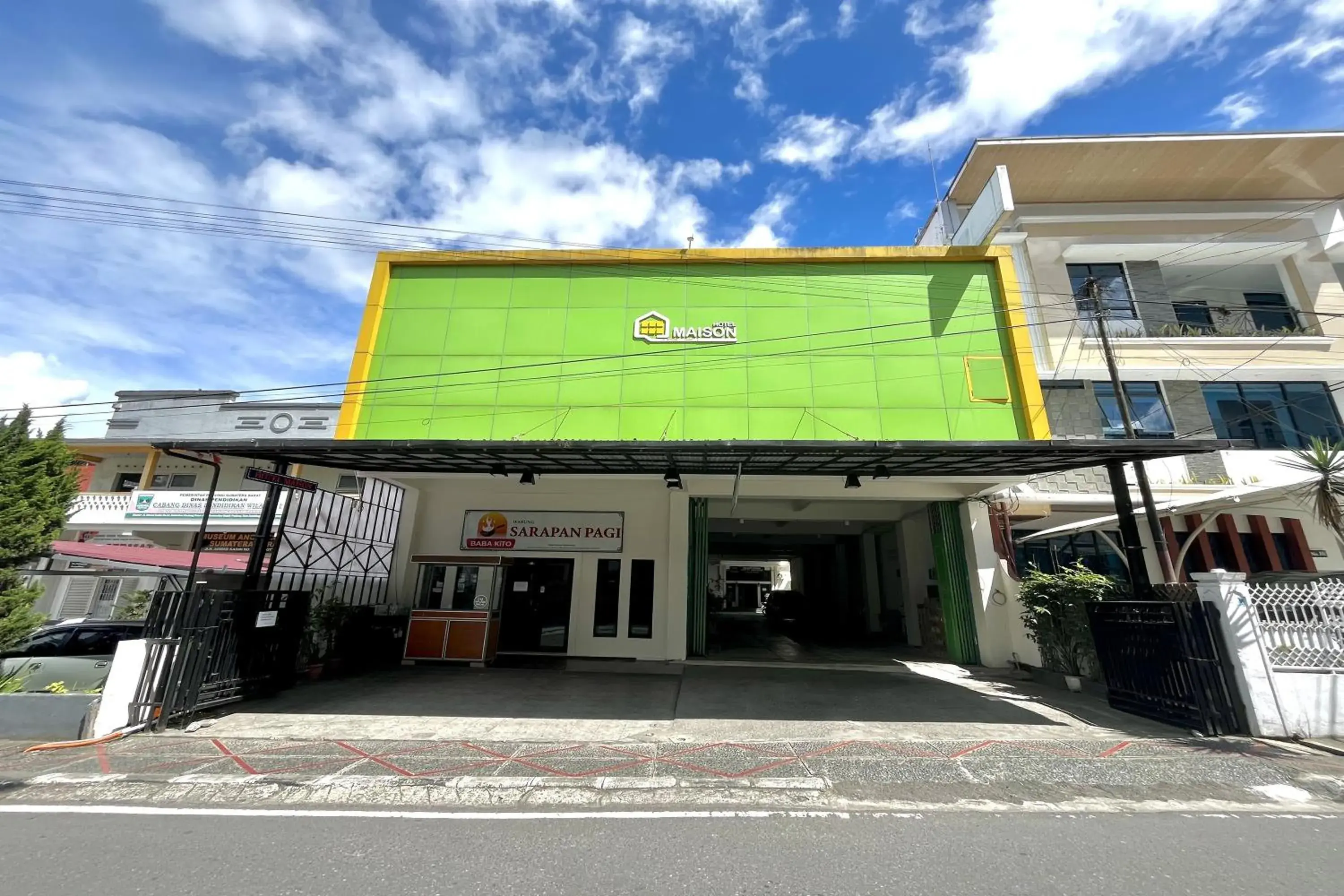 Property building in Maison Hotel Bukittinggi Property building in Maison Hotel Bukittinggi